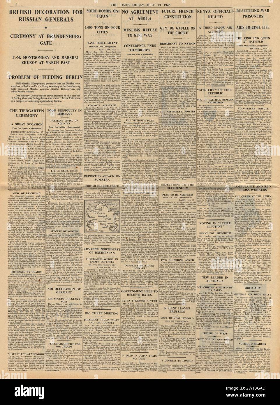 1945 le Times qui rapporte que des avions britanniques bombardent Sabang, Montgomery lors de l'investiture de Berlin et les catastrophes aériennes au Kenya Banque D'Images