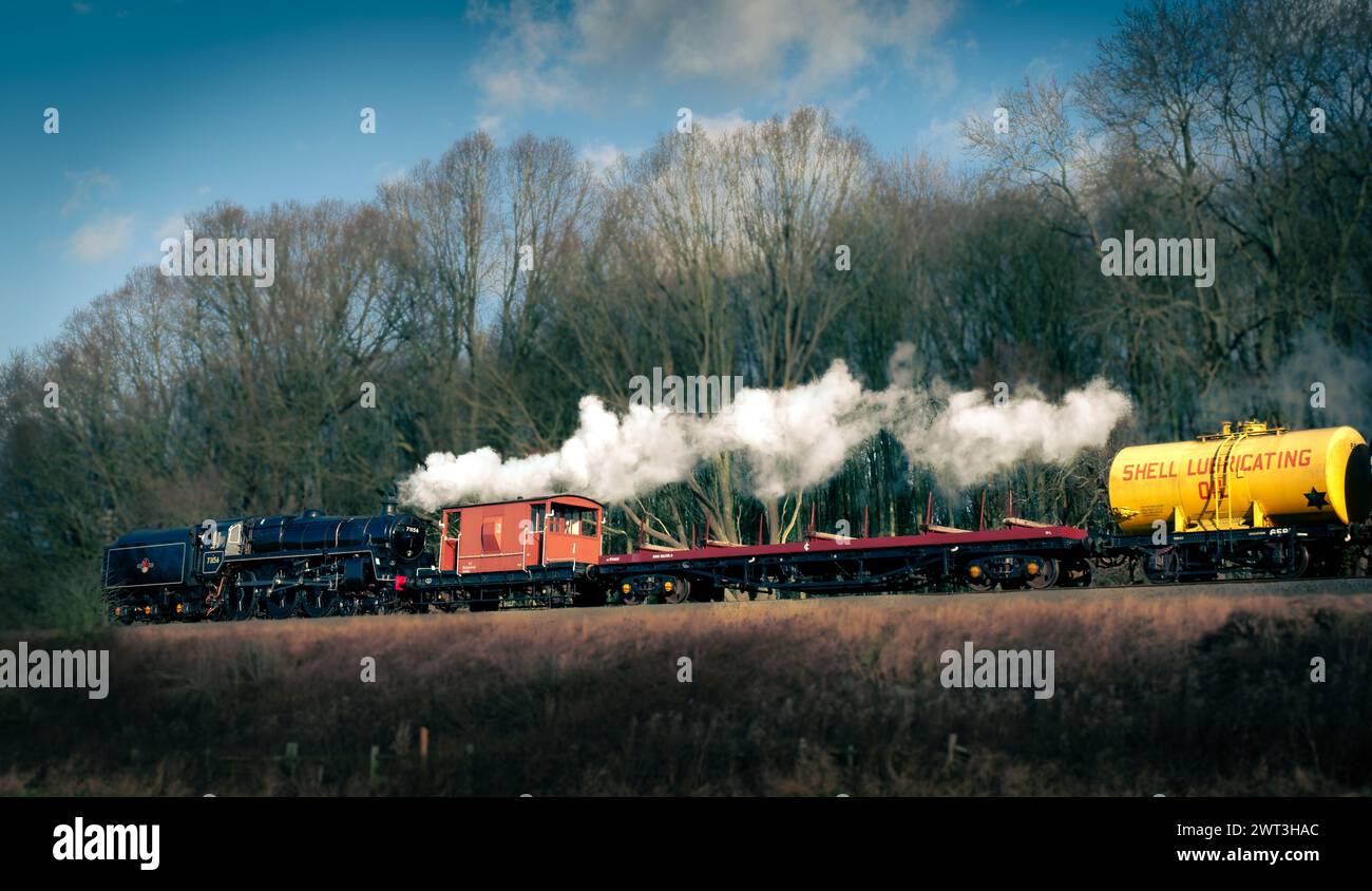 Trains à vapeur en mouvement et avec de la vapeur circulant sur le chemin de fer Great Central Banque D'Images