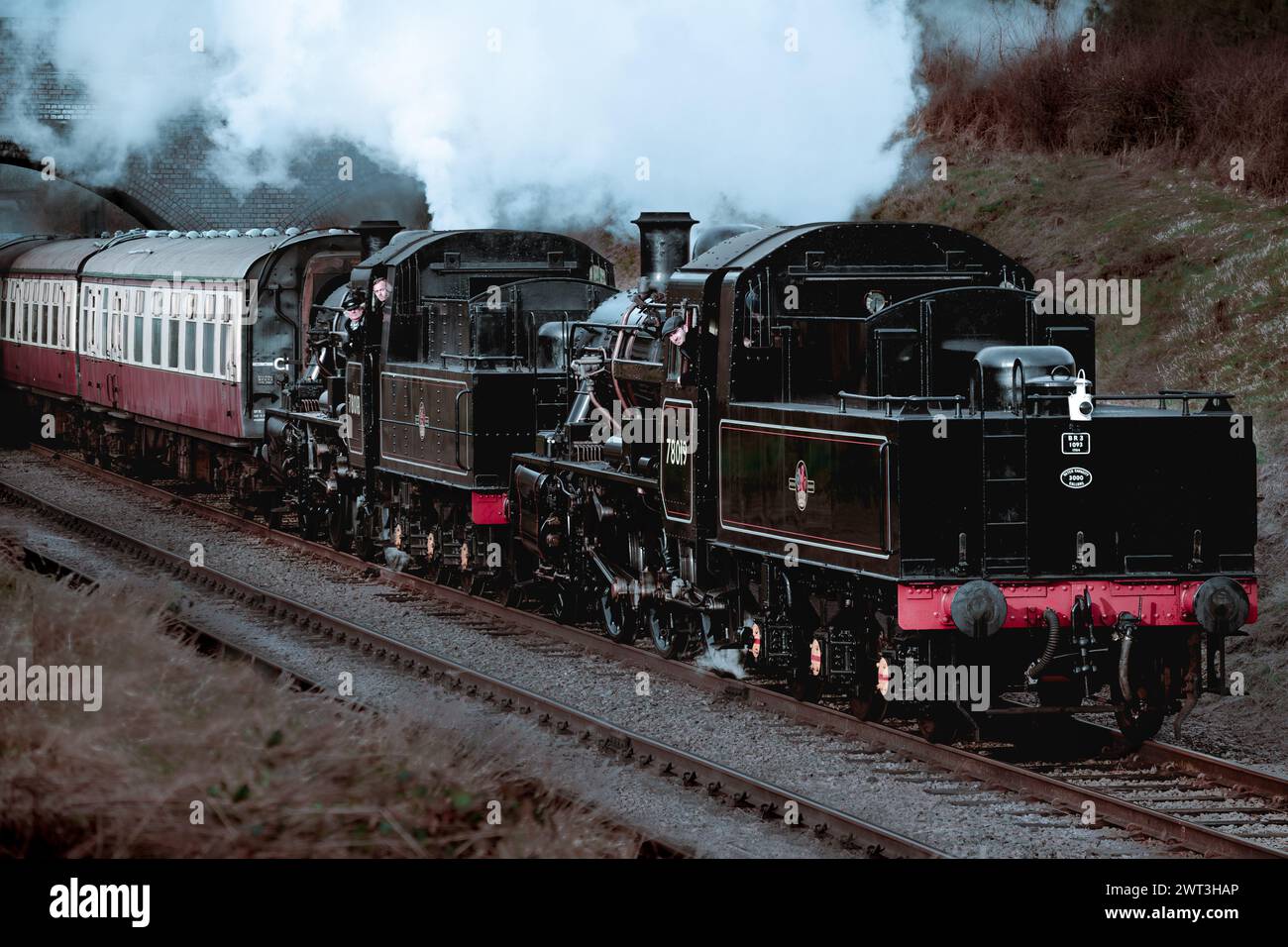 Trains à vapeur en mouvement et avec de la vapeur circulant sur le chemin de fer Great Central Banque D'Images