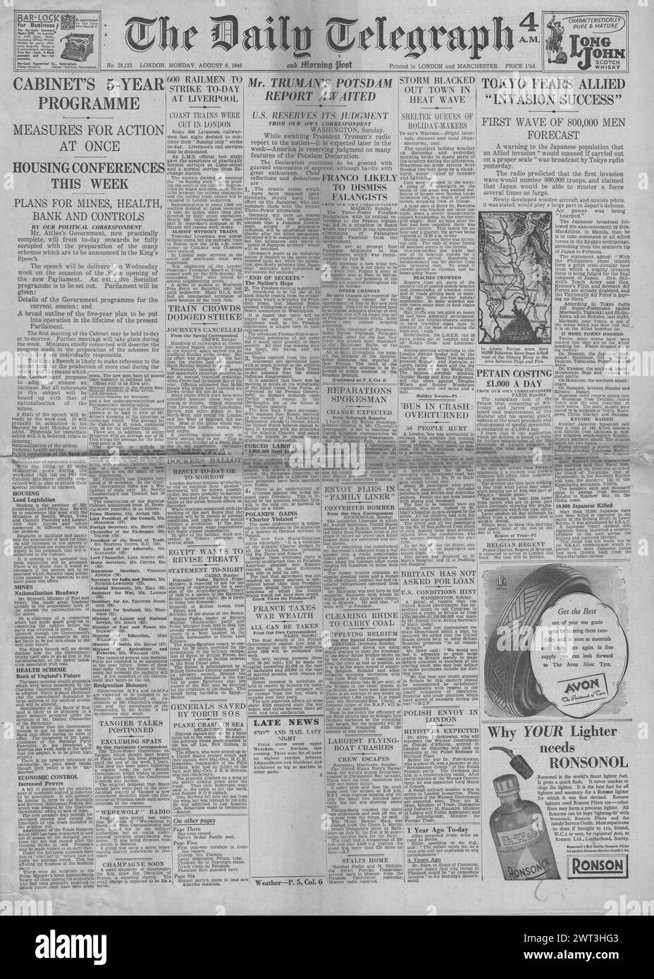 1945 la page de couverture du Daily Telegraph rapporte le plan quinquennal du gouvernement britannique, le Japon craint l'invasion alliée et la conférence de Potsdam Banque D'Images