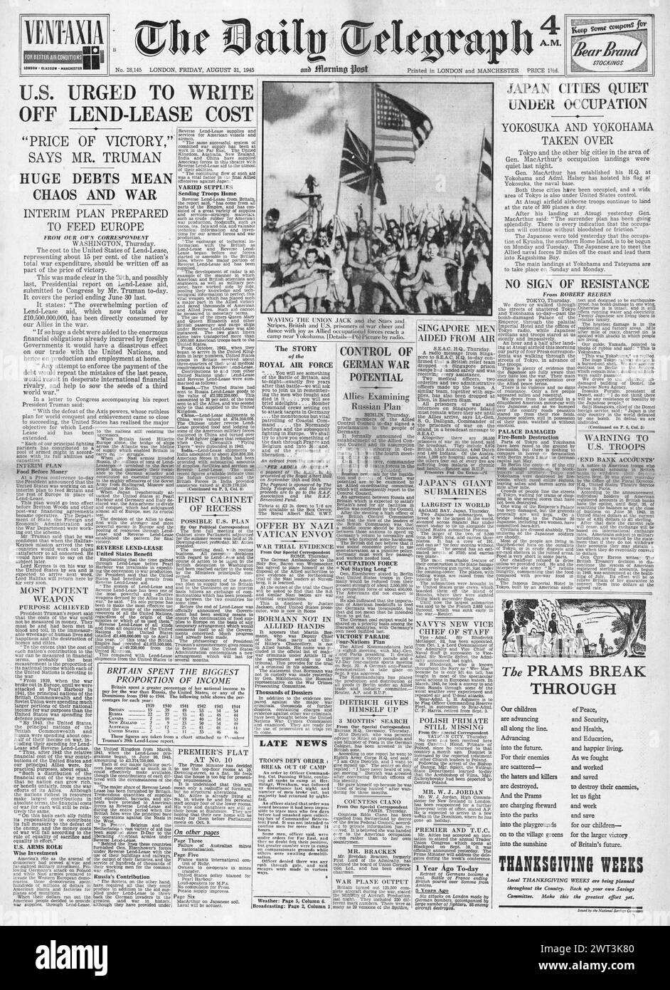 1945 le Daily Telegraph en première page rapporte le rapport Lend Lease au Congrès, les dégâts considérables causés par les bombes à Tokyo et l'occupation du Japon commence Banque D'Images