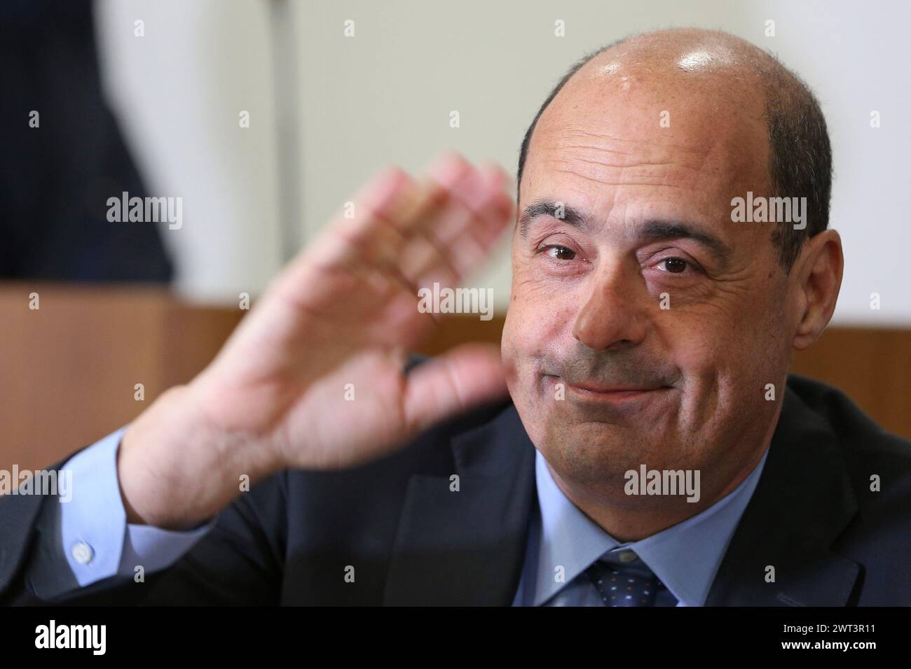 Le secrétaire du Parti démocratique, Nicola Zingaretti, lors de la conférence de presse à Casal di principe, pour les élections européennes. Banque D'Images