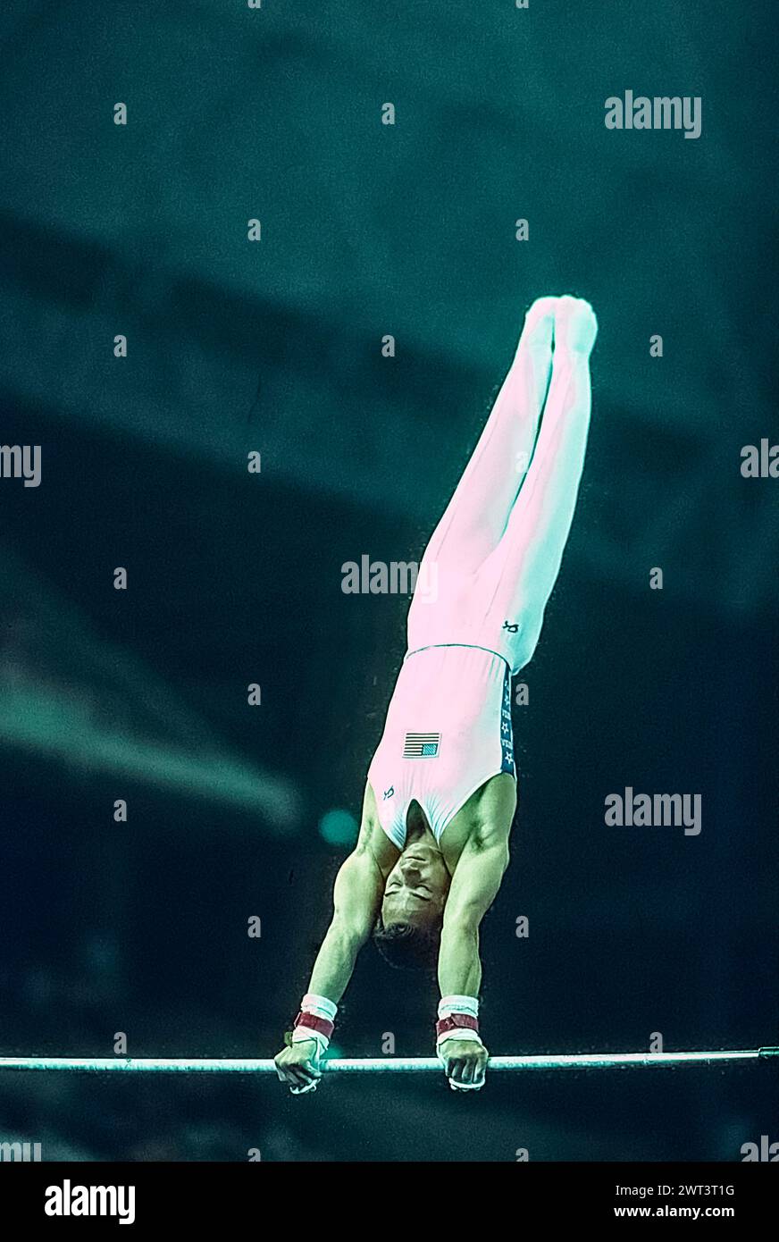Scott Keswick (États-Unis) en compétition dans l'équipe artistique masculine de gymnastique générale aux Jeux olympiques d'été de 1992. Banque D'Images