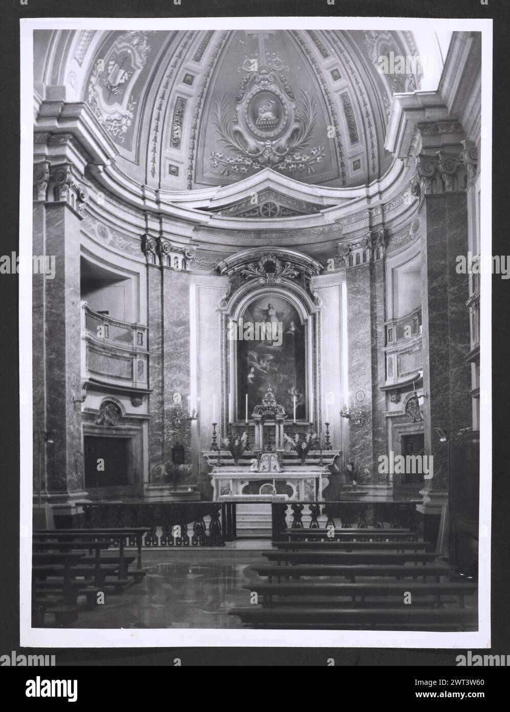 Ombrie Terni Calvi dell'Ombria S. Antonio. Hutzel, Max 1960-1990 vues extérieures et intérieures de l'église ; peintures et sculptures intérieures de la haute Renaissance et baroque ; un rare groupe sculptural sculpté en bois de 30 figures datant du milieu du XVIe siècle. Notes de l'objet : Hutzel a tourné cette campagne en 1984. Photographe et érudit d'origine allemande Max Hutzel (1911-1988) photographié en Italie du début des années 1960 jusqu'à sa mort. Le résultat de ce projet, désigné par Hutzel comme Foto Arte Minore, est une documentation approfondie du développement historique de l'art en Italie jusqu'au XVIIIe siècle, y compris objec Banque D'Images