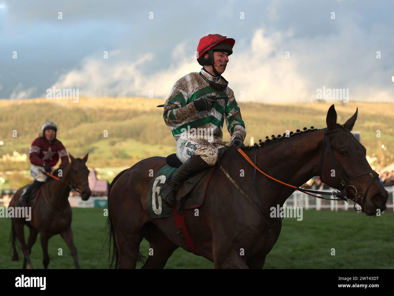 Danny Gilligan à bord de Better Days Ahead après avoir remporté le défi handicap des Jockeys conditionnels Martin Pipe le quatrième jour du Festival de Cheltenham 2024 à l'hippodrome de Cheltenham. Date de la photo : vendredi 15 mars 2024. Banque D'Images