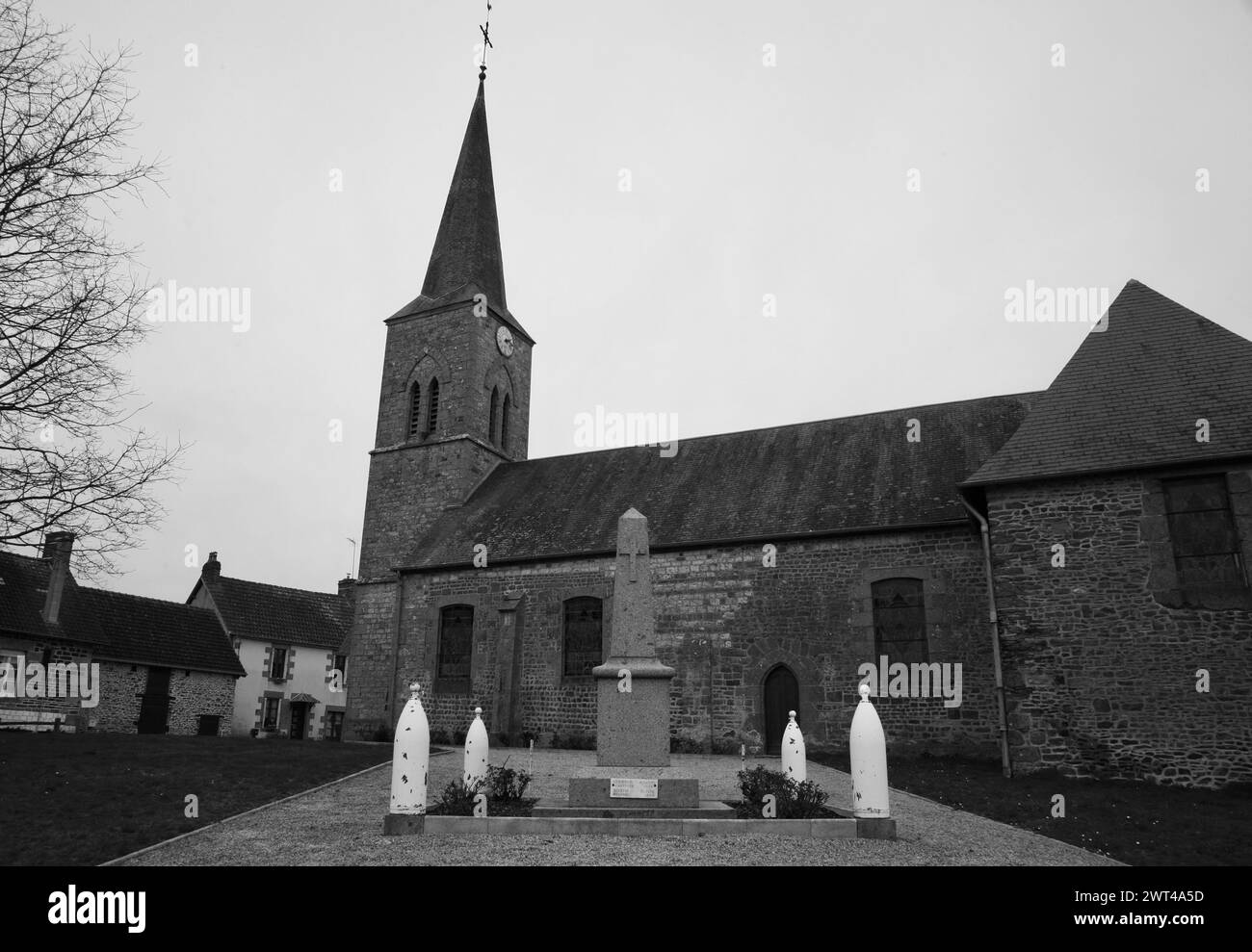 Une vue rapprochée de la jolie église de Geneslay, près de Lassay-les-Châteaux, Normandie, France, Europe Banque D'Images