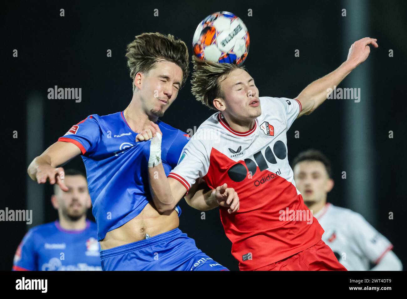 Utrecht, pays-Bas. 15 mars 2024. UTRECHT, 15-03-2024, Zoudenbalch, Keuken Kampioen Divisie, football néerlandais, saison 2023/2024, pendant le match Jong Utrecht - Emmen, joueur de FC Emmen Dennis vos, joueur de Jong FC Utrecht Jesse van de Haar crédit : Pro Shots/Alamy Live News Banque D'Images