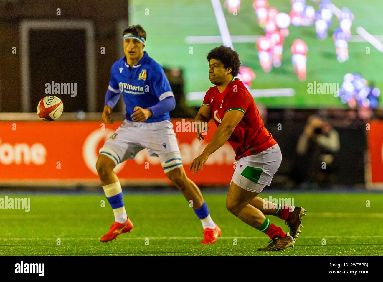 Cardiff, Royaume-Uni. 15 mars 2024. Jordan Morris du pays de Galles U20 (R) en action lors du match du championnat des six Nations U20 2024, pays de Galles U20 vs Italie U20 au Cardiff Arms Park à Cardiff le vendredi 15 mars 2024. photo par Dan Minto/Andrew Orchard photographie sportive/ Alamy Live News crédit : Andrew Orchard photographie sportive/Alamy Live News Banque D'Images