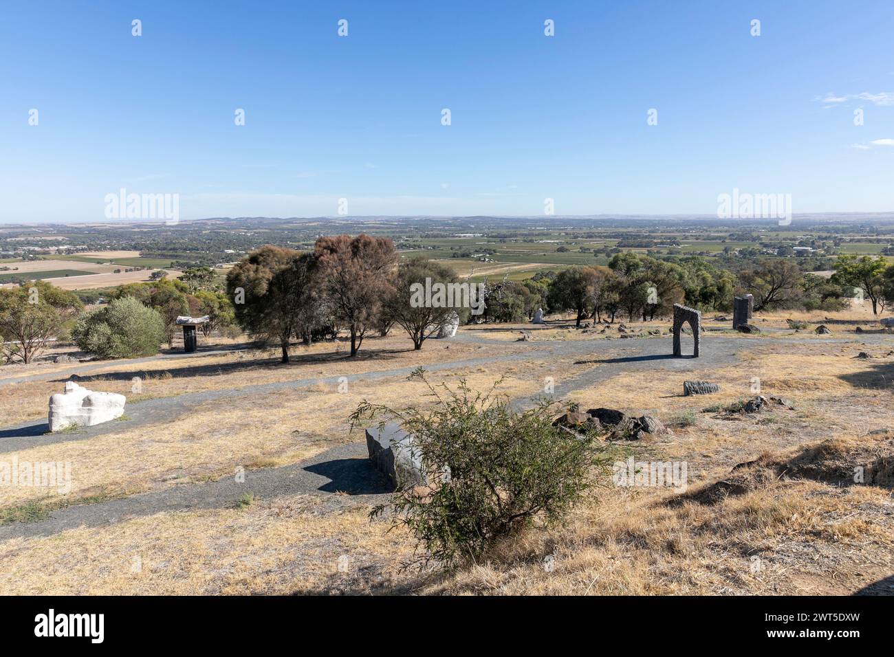 Parc de sculptures de Barossa Valley avec des œuvres d'artistes exposées au belvédère de Mengler Hill, près d'Angaston en Australie méridionale Banque D'Images