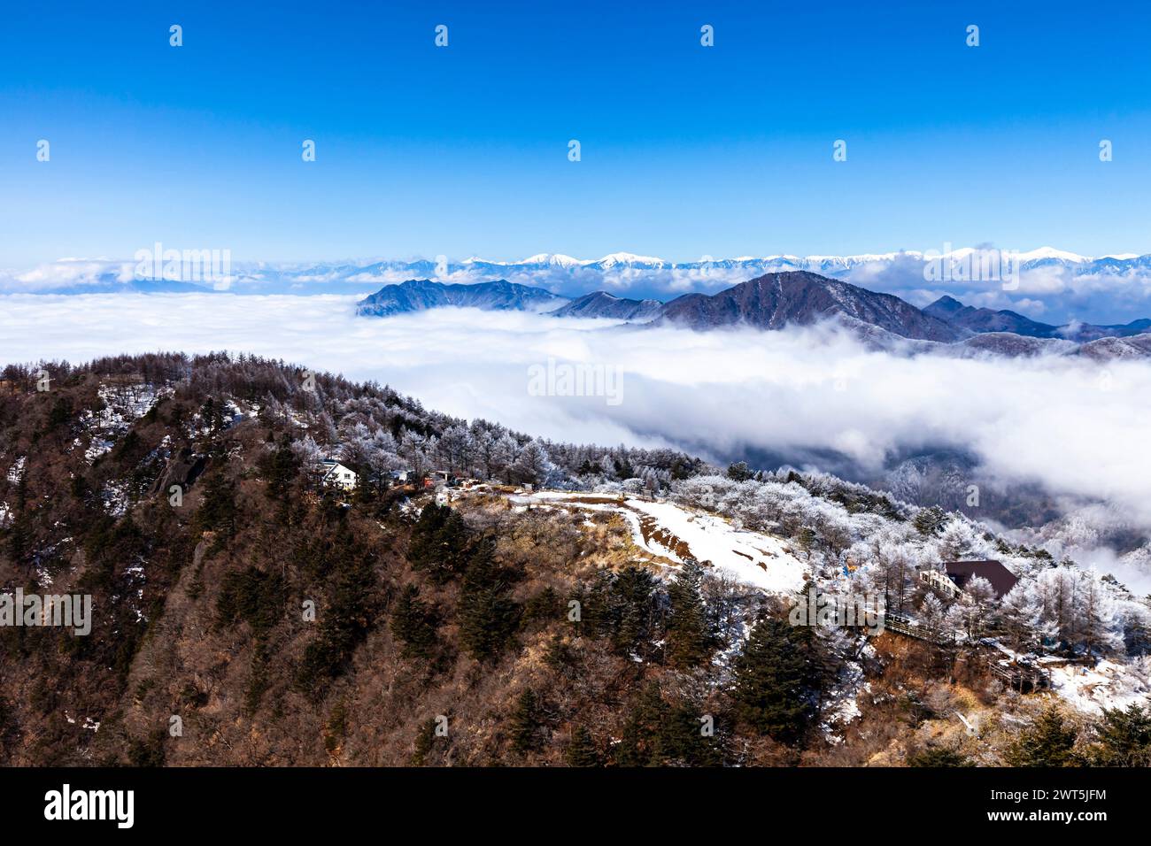 Montagnes des alpes de Minami, vue depuis le mont Mitsutouge (1785m), Nishikatsura-cho, Yamanashi, Japon, Asie de l'est, Asie Banque D'Images