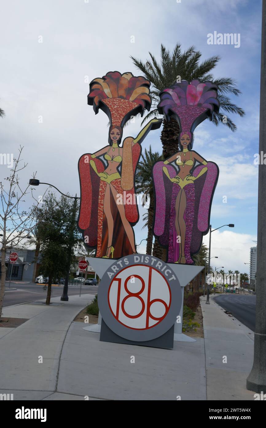 Las Vegas, Nevada, USA 7 mars 2024 Showgirls signe dans le quartier des Arts de Las Vegas le 7 mars 2024 à Las Vegas, Nevada, USA. Photo de Barry King/Alamy Stock photo Banque D'Images