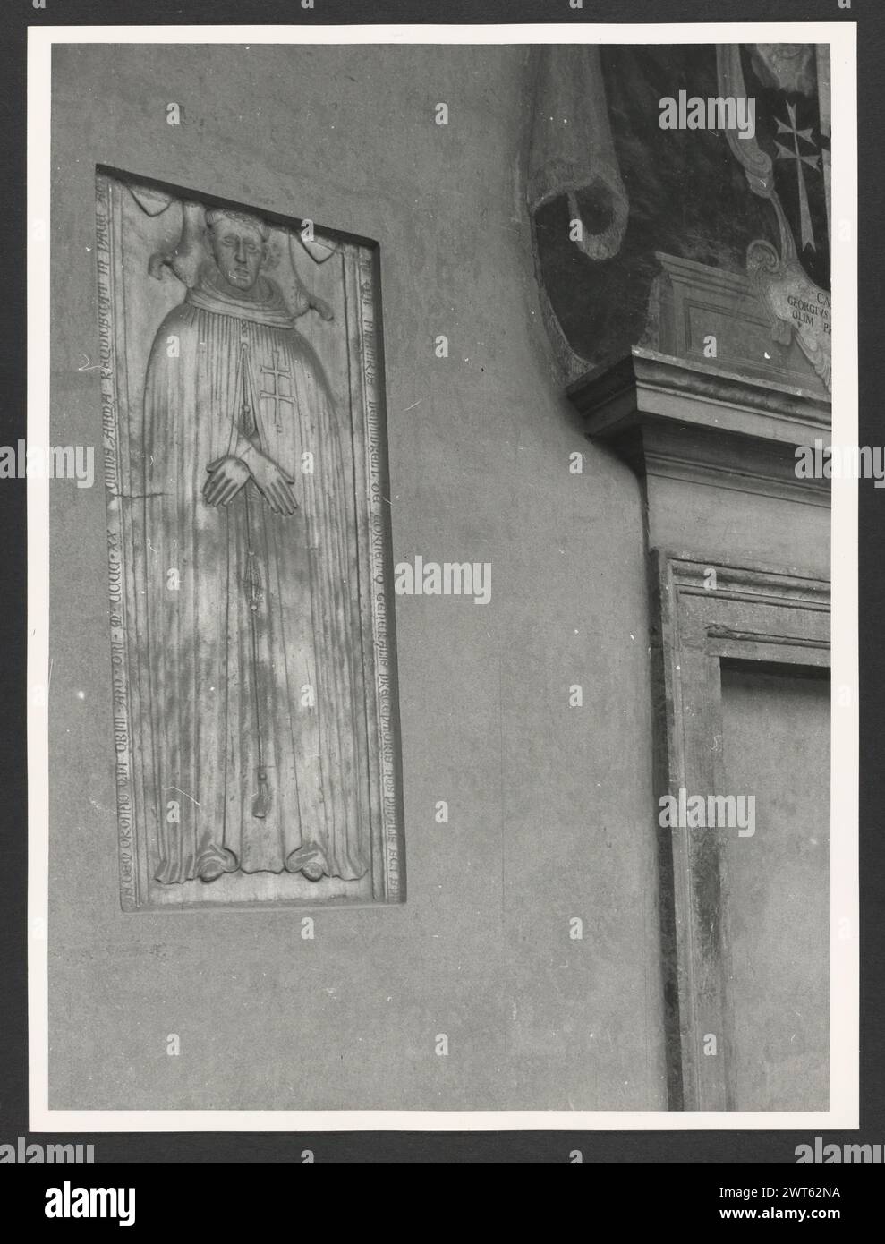 Lazio Roma Rome Palazzo del Commendatore6. Hutzel, Max 1960-1990 Post-médiéval : architecture, sculpture architecturale, sculpture, fresque. Notes de l'objet : le palazzo est le siège du président de l'hôpital de Borgo S. Spirito ; construit entre 1567-71 après la conception de Nanni di Baccio Bigio ; façade linéaire ; horloge fantastique de 1827. Hôpital a été fondé en 1198 par le pape Inncenzo III. Fresques dans les salons, environ 1 000 mètres carrés. 53 négatifs ont déjà été classés. Photographe et érudit d'origine allemande Max Hutzel (1911-1988) photographié en Italie du début des années 1960 jusqu'à sa mort. Banque D'Images