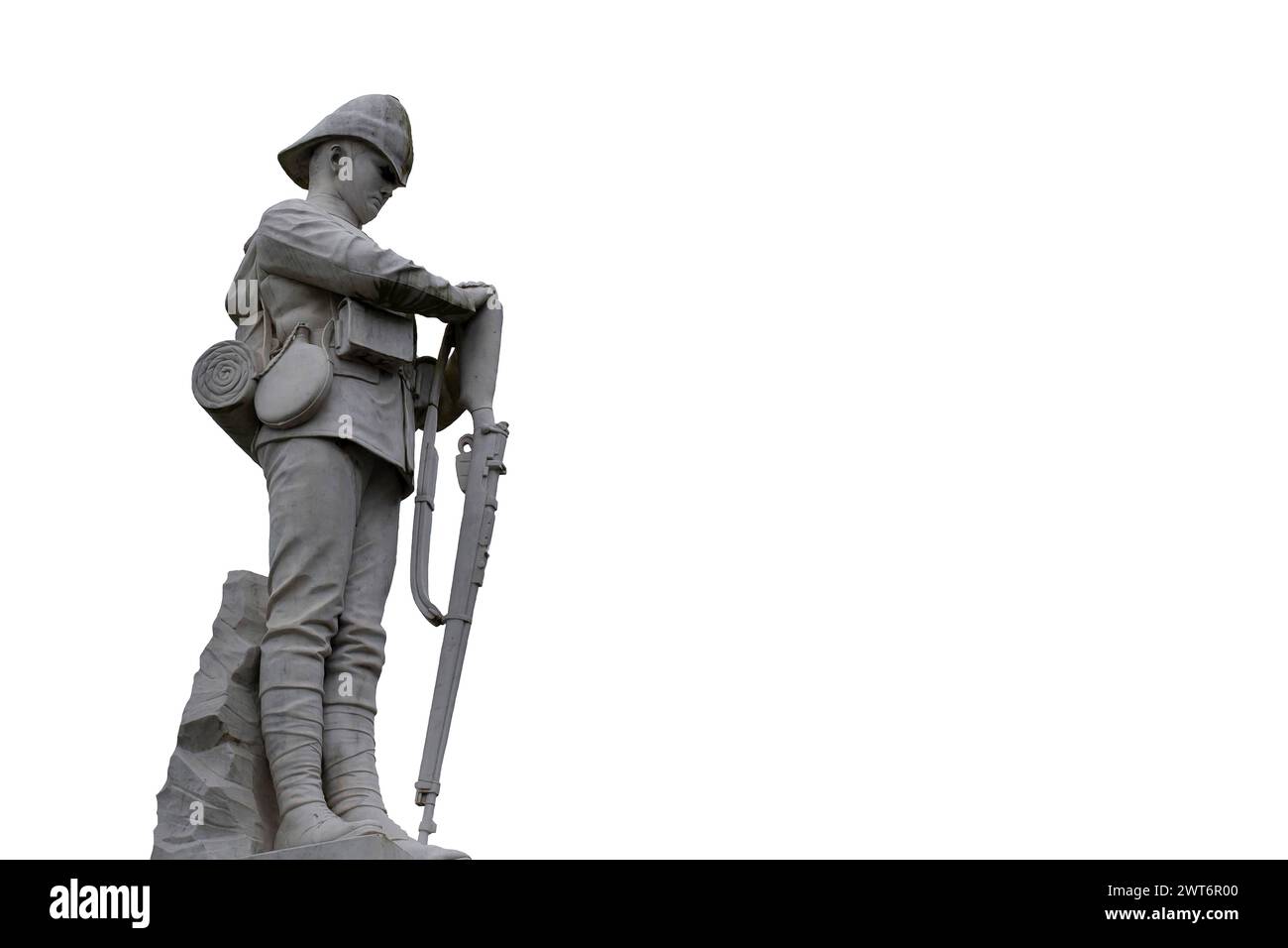Monument commémoratif sculpture d'un soldat, commémorant les braves soldats qui ont sacrifié leur vie à la guerre. Isolé sur fond blanc Banque D'Images