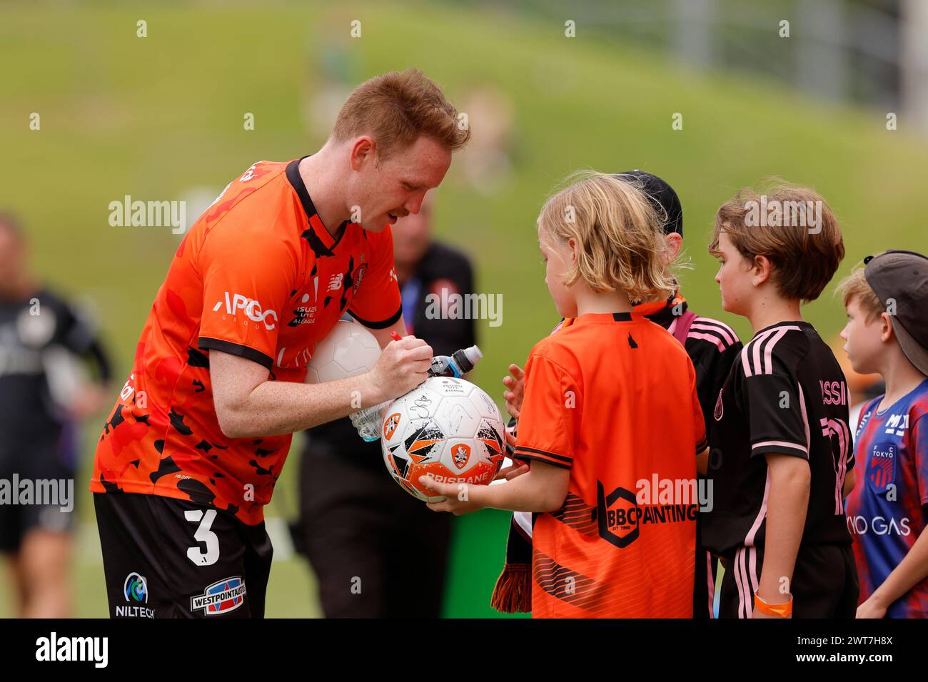 Brisbane, Australie. 16 mars 2024. Corey Brown (3 Brisbane) signe des autographes pour les fans après le match de Ligue Ute A D'Isuzu entre Brisbane Roar et MacArthur FC au Ballymore Stadium. Crédit : Matthew Starling / Alamy Live News Banque D'Images