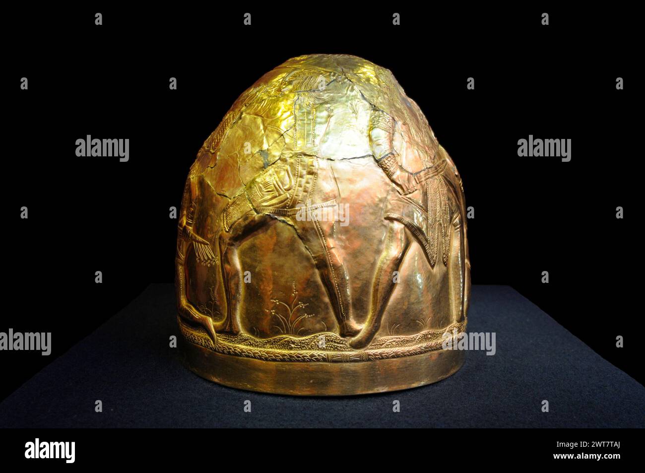 Scythian Gold, casque guerrier doré. Collection du Musée national d'histoire, exposition. 21 décembre 2016 Kiev, Ukraine Banque D'Images
