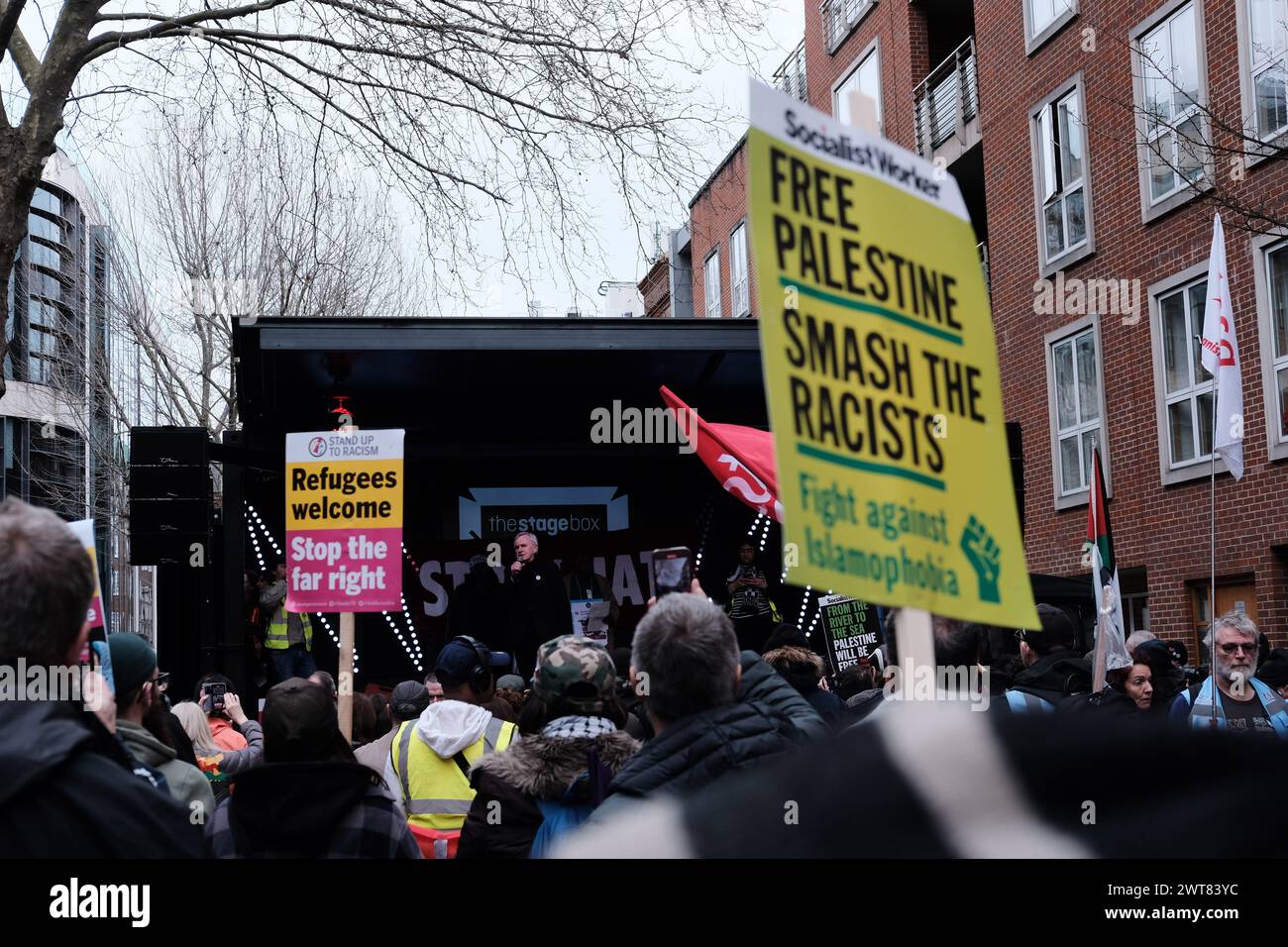 Londres, Royaume-Uni. 16 mars 2024. John McDonell prend la parole lors de la Marche nationale annuelle contre le racisme, organisée par la Coalition Halte à la haine, SWP, et Stand Up to Racism, la marche commencera au Home Office et se terminera à Trafalgar Square. Après la marche, certains des plus grands DJ britanniques seront en tête d'affiche de House Against Hate, une rave devant Downing Street, avec Jeremy Corbyn et des groupes tels que The Blessed Madonna, Yazmin Lacey et Hot Chip. (Photo de Joao Daniel Pereira/Sipa USA) crédit : Sipa USA/Alamy Live News Banque D'Images