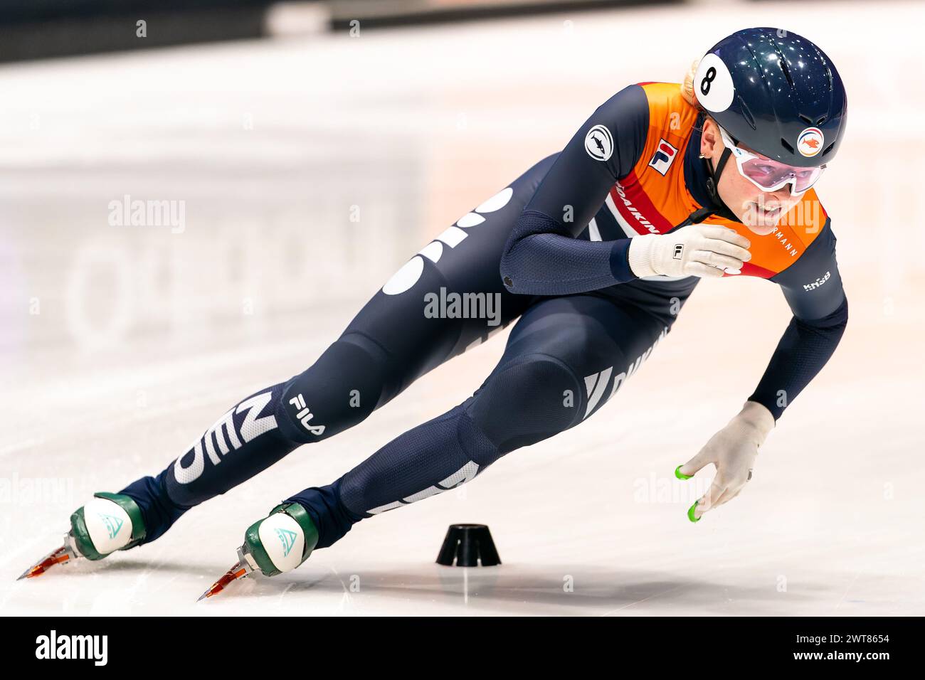 Rotterdam, pays-Bas. 16 mars 2024. ROTTERDAM, PAYS-BAS - 16 MARS : Xandra Velzeboer, des pays-Bas, en compétition au 500m féminin lors de la deuxième journée des Championnats du monde de patinage de vitesse sur courte piste 2024 de l'ISU à Ahoy le 16 mars 2024 à Rotterdam, pays-Bas. (Photo de Joris Verwijst/Agence BSR) crédit : Agence BSR/Alamy Live News Banque D'Images