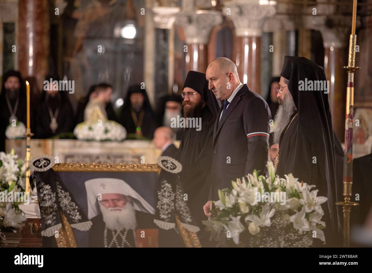 Sofia, Bulgarie, 16 mars 2024 : le Président de la République de Bulgarie rumen Radev rend hommage au patriarche Néophyte. Banque D'Images