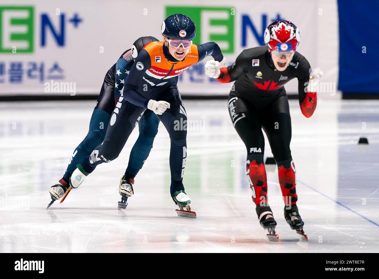 Rotterdam, pays-Bas. 16 mars 2024. ROTTERDAM, PAYS-BAS - 16 MARS : Xandra Velzeboer, des pays-Bas, en compétition au 500m féminin lors de la deuxième journée des Championnats du monde de patinage de vitesse sur courte piste 2024 de l'ISU à Ahoy le 16 mars 2024 à Rotterdam, pays-Bas. (Photo de Joris Verwijst/Agence BSR) crédit : Agence BSR/Alamy Live News Banque D'Images