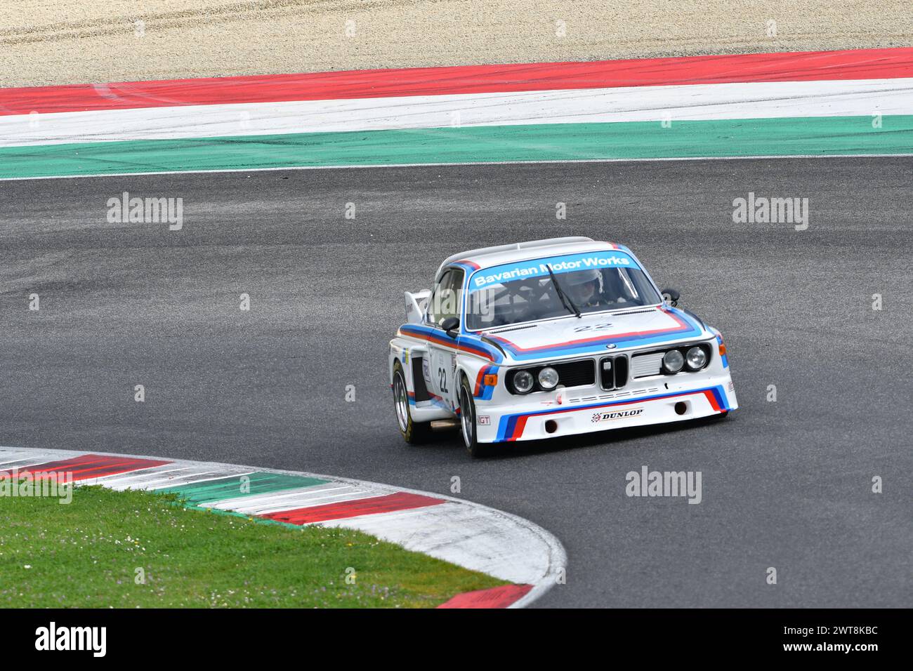 Scarperia, 2 avril 2023 : BMW 3,0 CSL 1975 en action lors du Mugello Classic 2023 sur le circuit de Mugello en Italie. Banque D'Images