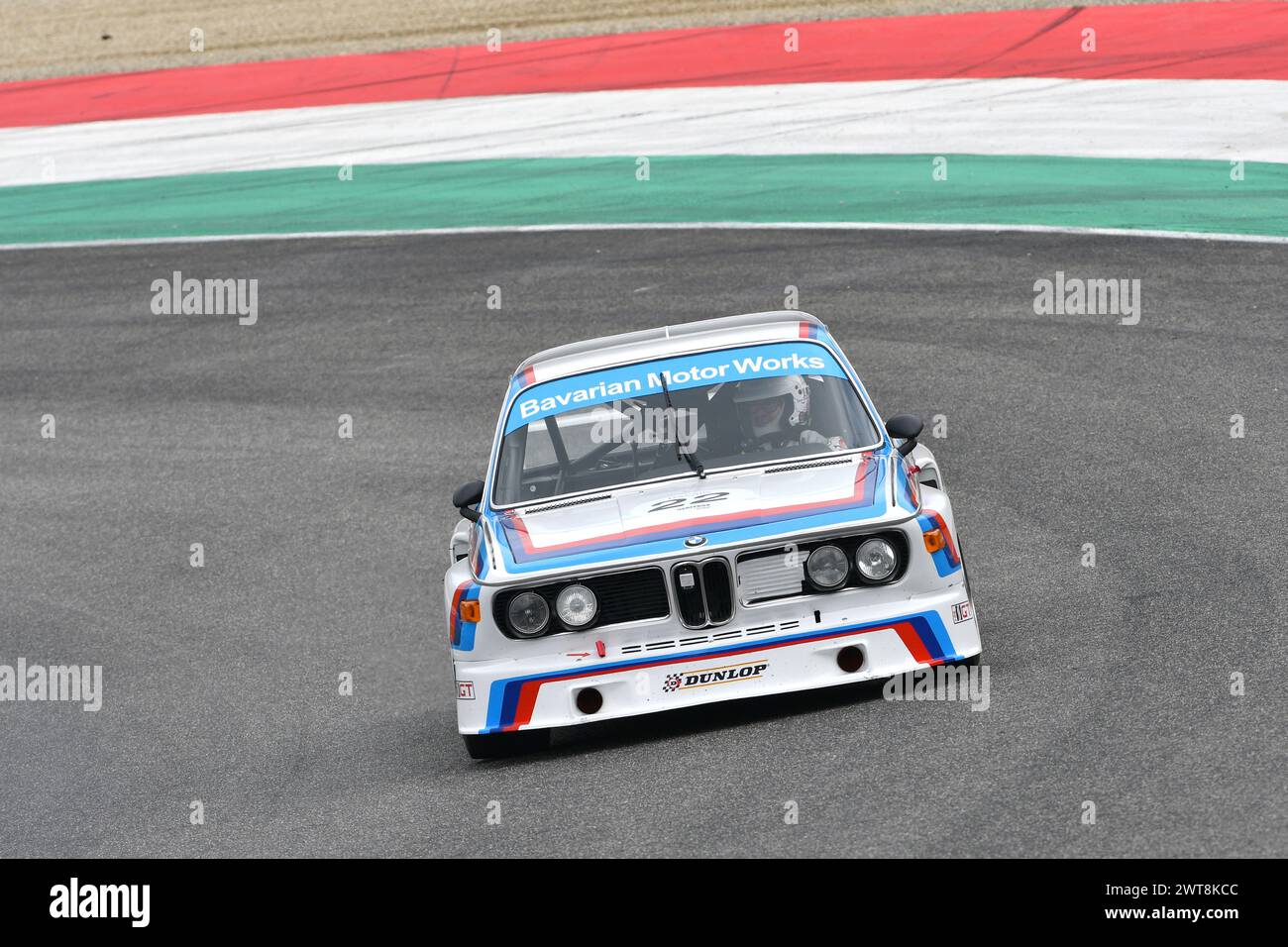 Scarperia, 2 avril 2023 : BMW 3,0 CSL 1975 en action lors du Mugello Classic 2023 sur le circuit de Mugello en Italie. Banque D'Images