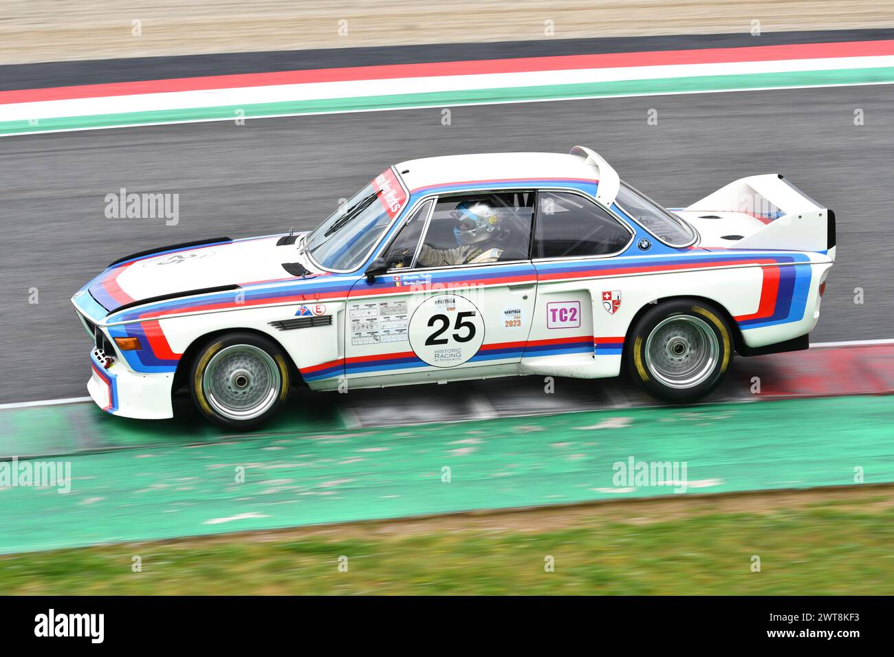 Scarperia, 2 avril 2023 : BMW 3,0 CSL 1975 en action lors du Mugello Classic 2023 sur le circuit de Mugello en Italie. Banque D'Images