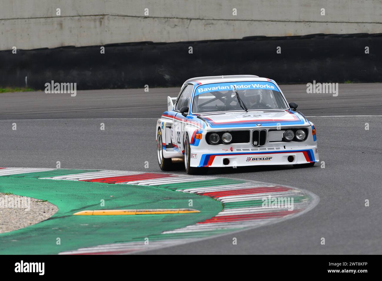 Scarperia, 2 avril 2023 : BMW 3,0 CSL 1975 en action lors du Mugello Classic 2023 sur le circuit de Mugello en Italie. Banque D'Images