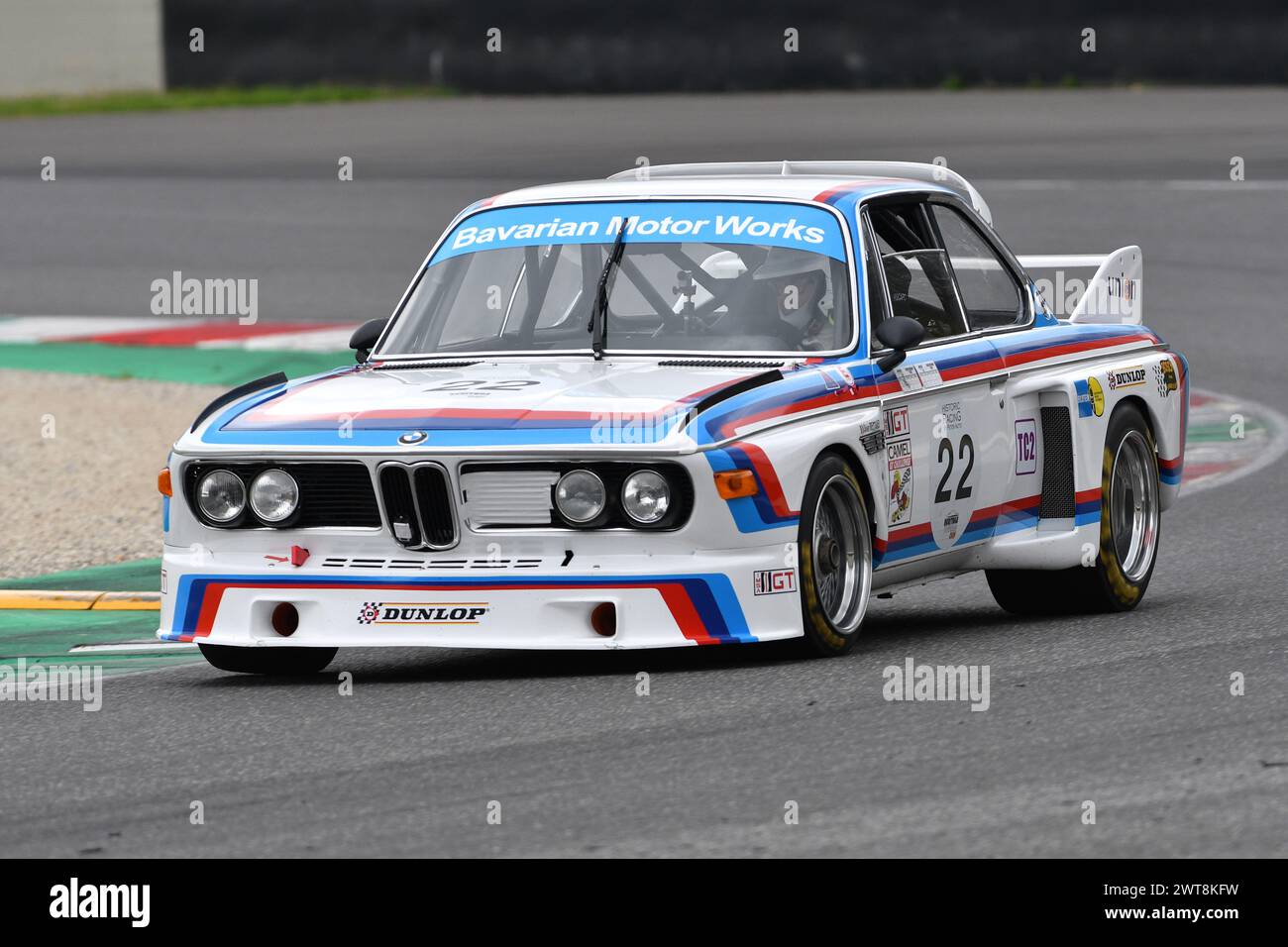 Scarperia, 2 avril 2023 : BMW 3,0 CSL 1975 en action lors du Mugello Classic 2023 sur le circuit de Mugello en Italie. Banque D'Images