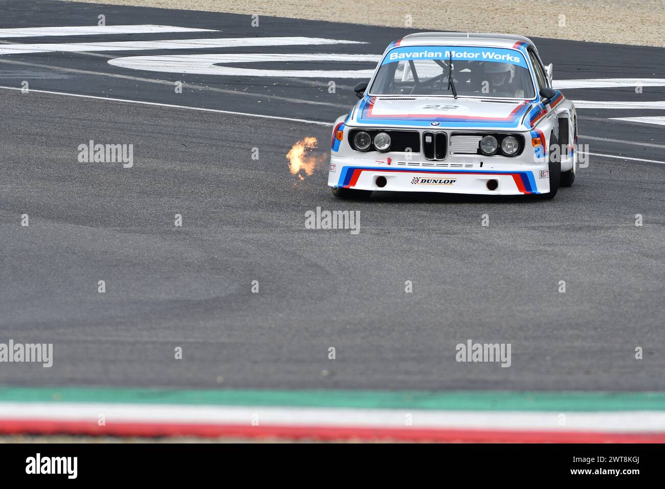 Scarperia, 2 avril 2023 : BMW 3,0 CSL 1975 en action lors du Mugello Classic 2023 sur le circuit de Mugello en Italie. Banque D'Images