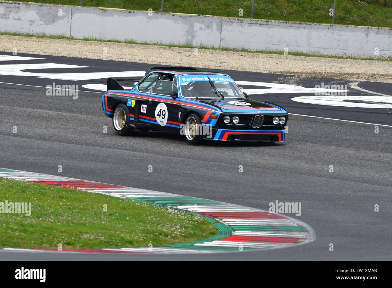 Scarperia, 2 avril 2023 : BMW 3,0 CSL 1975 en action lors du Mugello Classic 2023 sur le circuit de Mugello en Italie. Banque D'Images