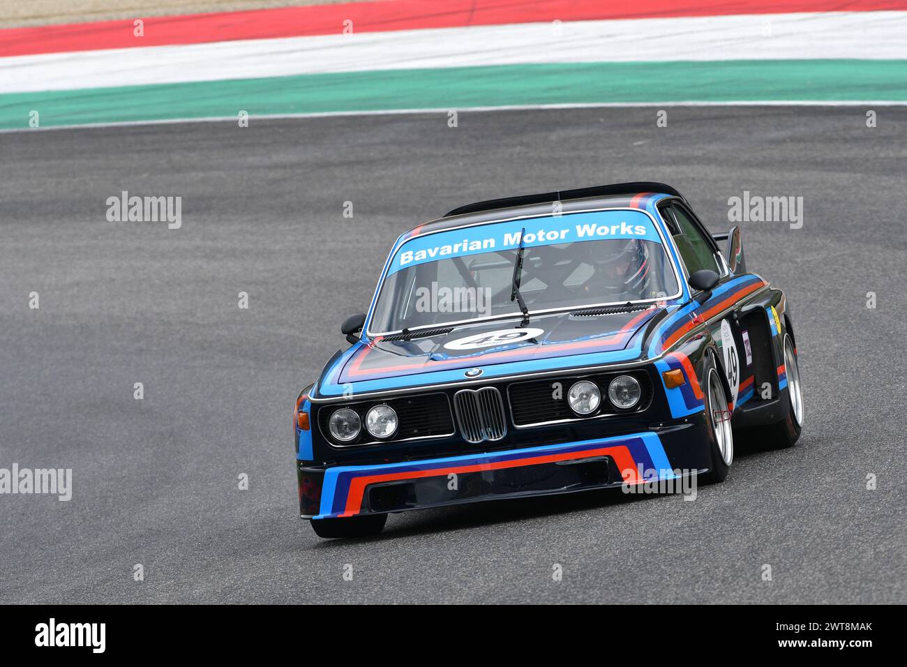 Scarperia, 2 avril 2023 : BMW 3,0 CSL 1975 en action lors du Mugello Classic 2023 sur le circuit de Mugello en Italie. Banque D'Images