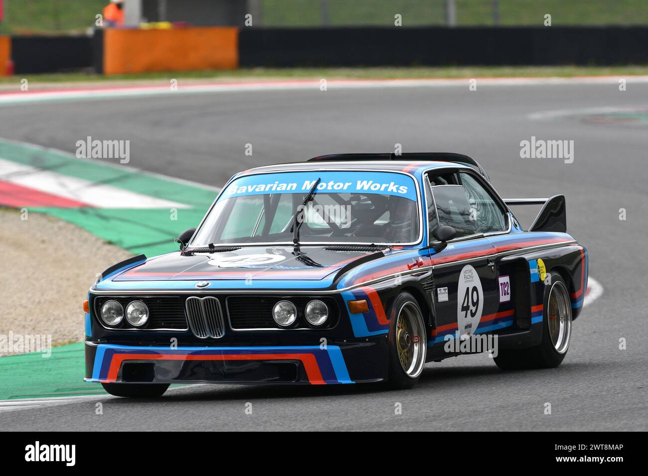 Scarperia, 2 avril 2023 : BMW 3,0 CSL 1975 en action lors du Mugello Classic 2023 sur le circuit de Mugello en Italie. Banque D'Images