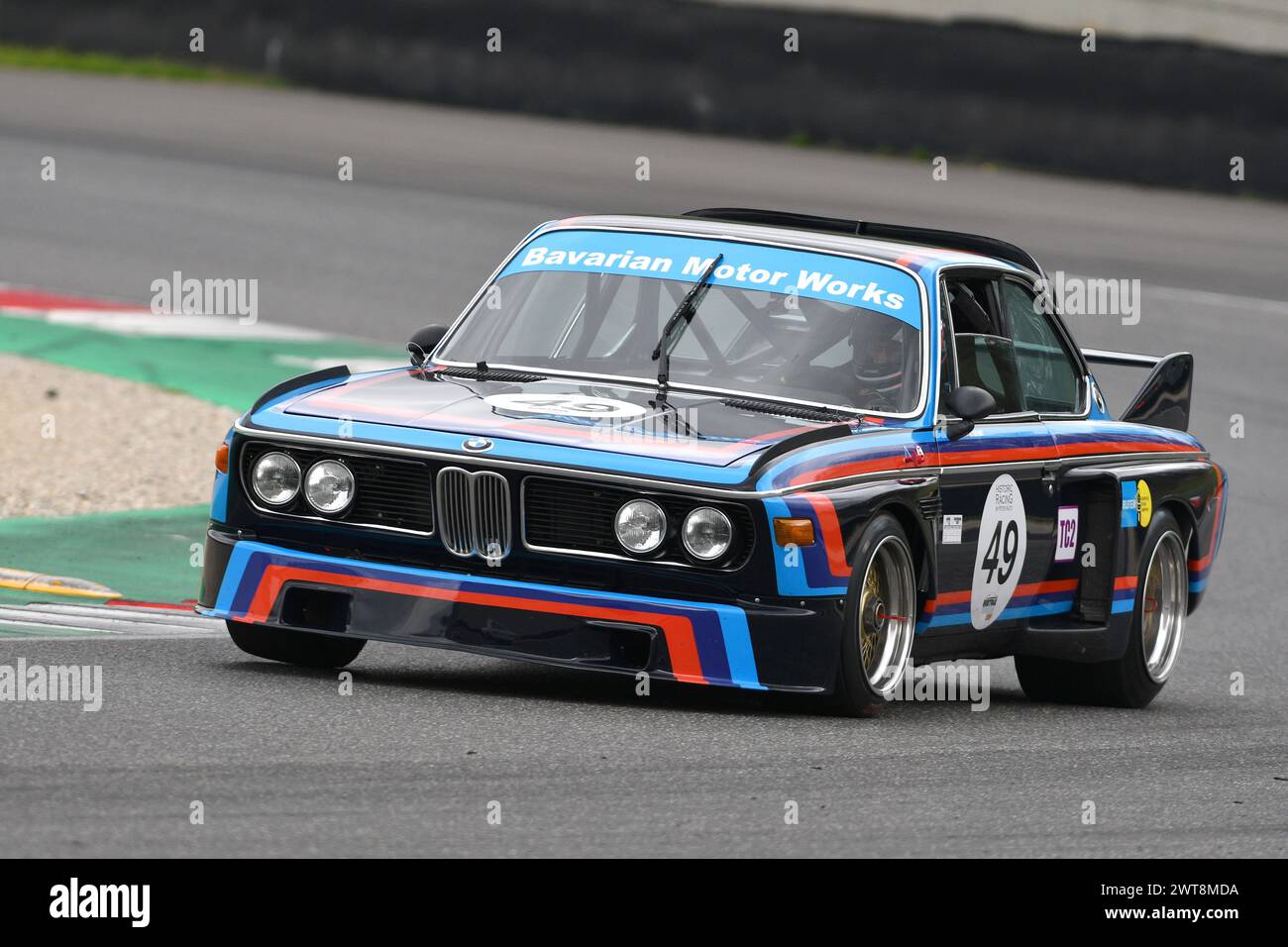 Scarperia, 2 avril 2023 : BMW 3,0 CSL 1975 en action lors du Mugello Classic 2023 sur le circuit de Mugello en Italie. Banque D'Images