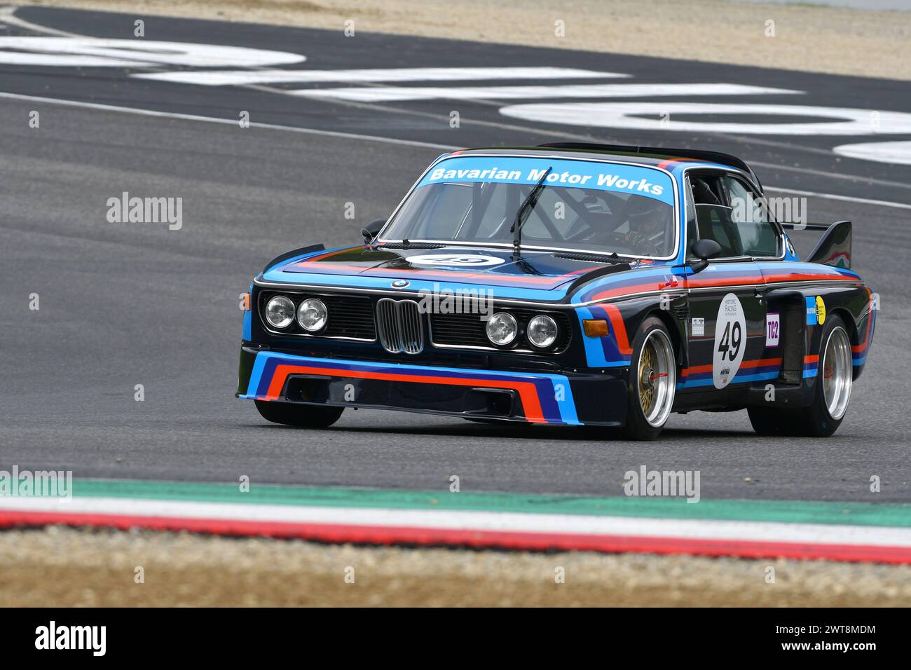 Scarperia, 2 avril 2023 : BMW 3,0 CSL 1975 en action lors du Mugello Classic 2023 sur le circuit de Mugello en Italie. Banque D'Images