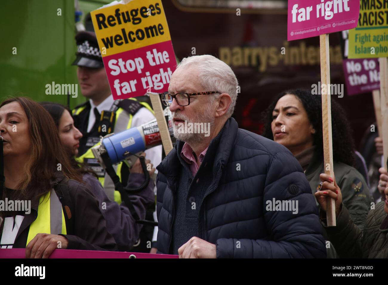 16 mars 2024, Londres, Royaume-Uni manifestation contre le racisme à Westminster des manifestants anti-racisme ciblent le gouvernement et le ministère de l'intérieur avec une marche de la base du ministère de l'intérieur à Marsham Street à Downing Street. La marche est organisée par le groupe de campagne Stand Up to Racism, pour protester contre les récents commentaires sur la députée noire Diane Abbott ainsi que sur ce que le groupe estime être l'islamaphobie de la part du gouvernement. La manifestation concentre également le critique sur le traitement des demandeurs d'asile et des migrants. Crédit photo : Roland Ravenhill/Alamy Banque D'Images