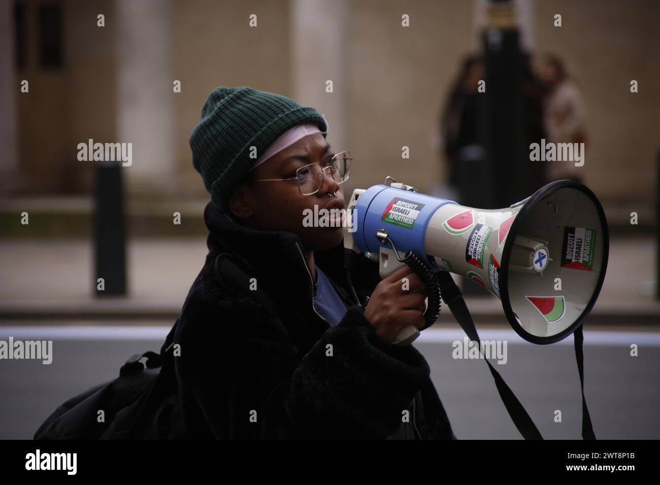 16 mars 2024, Londres, Royaume-Uni manifestation contre le racisme à Westminster des manifestants anti-racisme ciblent le gouvernement et le ministère de l'intérieur avec une marche de la base du ministère de l'intérieur à Marsham Street à Downing Street. La marche est organisée par le groupe de campagne Stand Up to Racism, pour protester contre les récents commentaires sur la députée noire Diane Abbott ainsi que sur ce que le groupe estime être l'islamaphobie de la part du gouvernement. La manifestation concentre également le critique sur le traitement des demandeurs d'asile et des migrants. Crédit photo : Roland Ravenhill/Alamy Banque D'Images