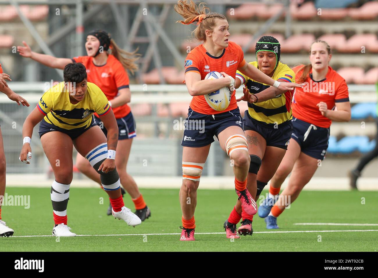 AMSTERDAM, PAYS-BAS - MARCH16 : ISA Prins joueuse de RC DIOK pendant le match de Play-off International Rugby WXV Ladies match entre les pays-Bas v Banque D'Images