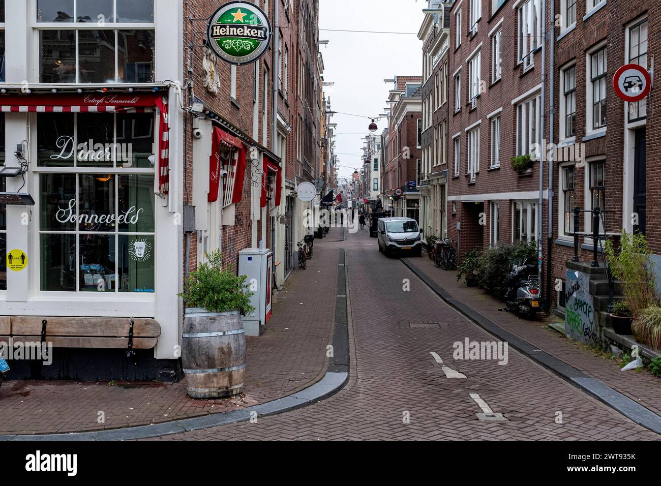 Jordaan Neighbourhood Street Amsterdam, pays-Bas. Jordaan, rue du quartier pendant une journée de saison hivernale. Amsterdam Jordaan Noord-Holland Nederland Copyright : xGuidoxKoppesx Banque D'Images