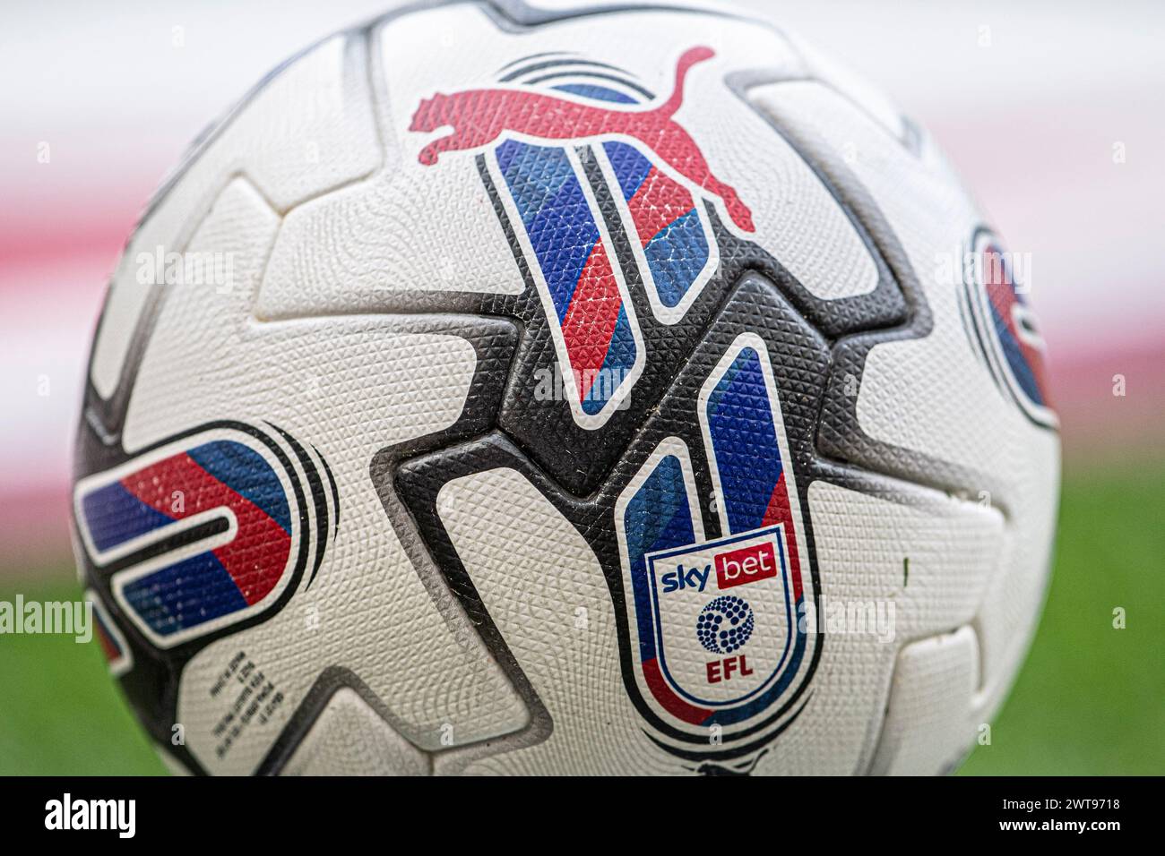 Sky Bet EFL Puma Ball lors du match de championnat Sky Bet entre Middlesbrough et Blackburn Rovers au Riverside Stadium, Middlesbrough le samedi 16 mars 2024. (Photo : Trevor Wilkinson | mi News) crédit : MI News & Sport /Alamy Live News Banque D'Images