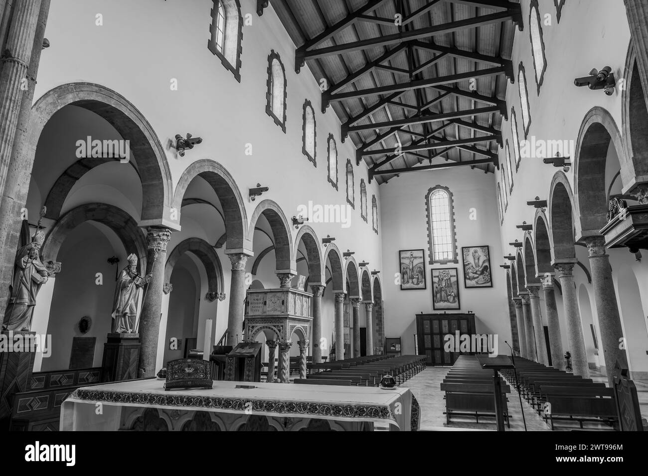 La cathédrale de San Clemente est le lieu de culte principal dans la ville de Teano, en Campanie, et le siège du diocèse de Teano-Calvi Banque D'Images