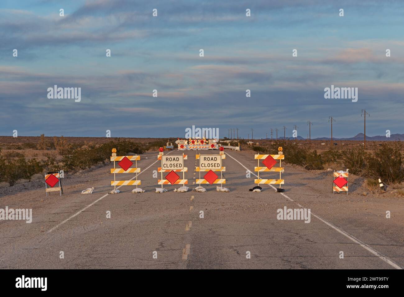 Route fermée pour un pont délavé le long de la route 66 dans le désert de Mojave Banque D'Images