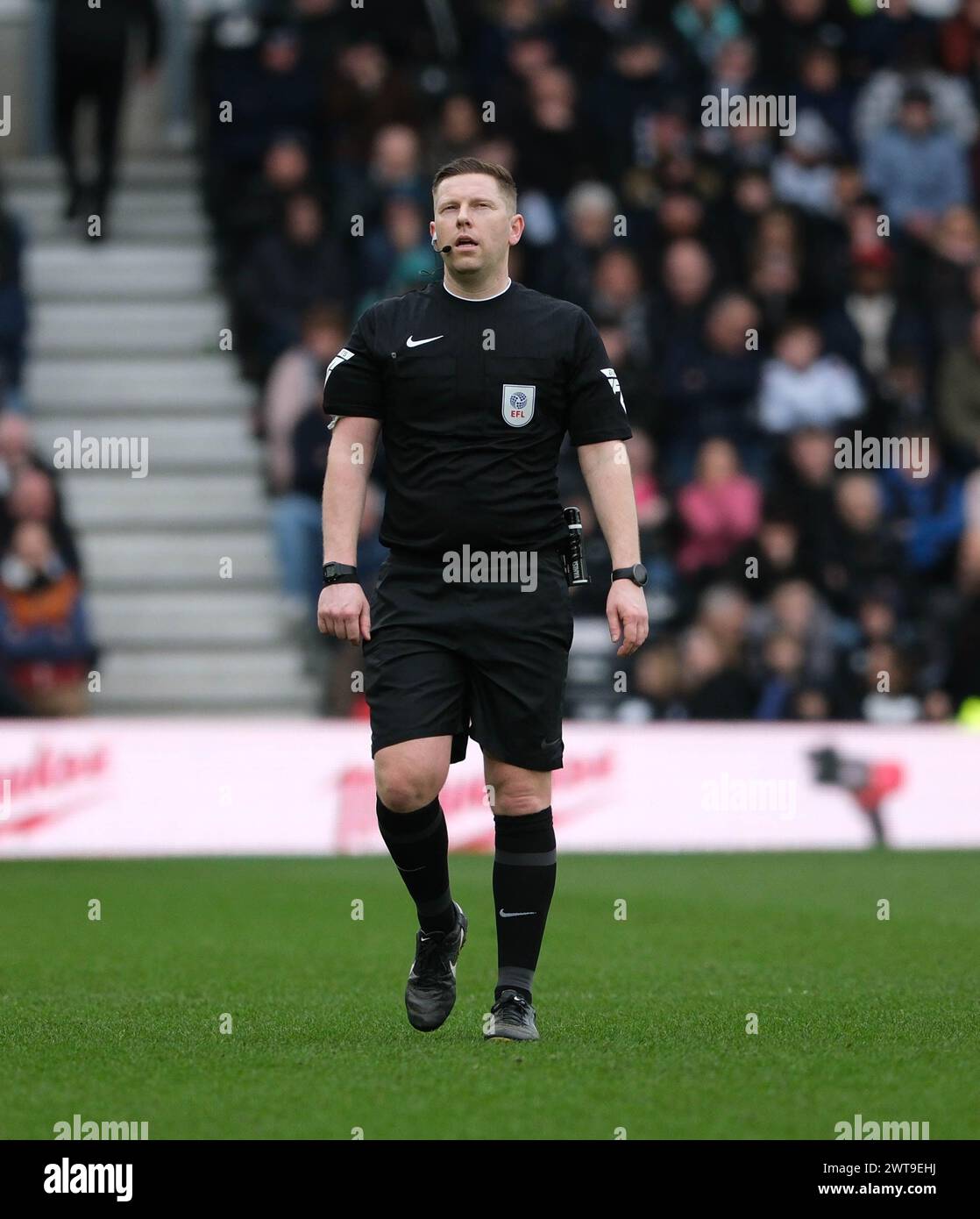 Pride Park, Derby, Derbyshire, Royaume-Uni. 16 mars 2024. League One Football, Derby County contre Bolton Wanderers ; arbitre Charles Breakspear Credit : action plus Sports/Alamy Live News Banque D'Images