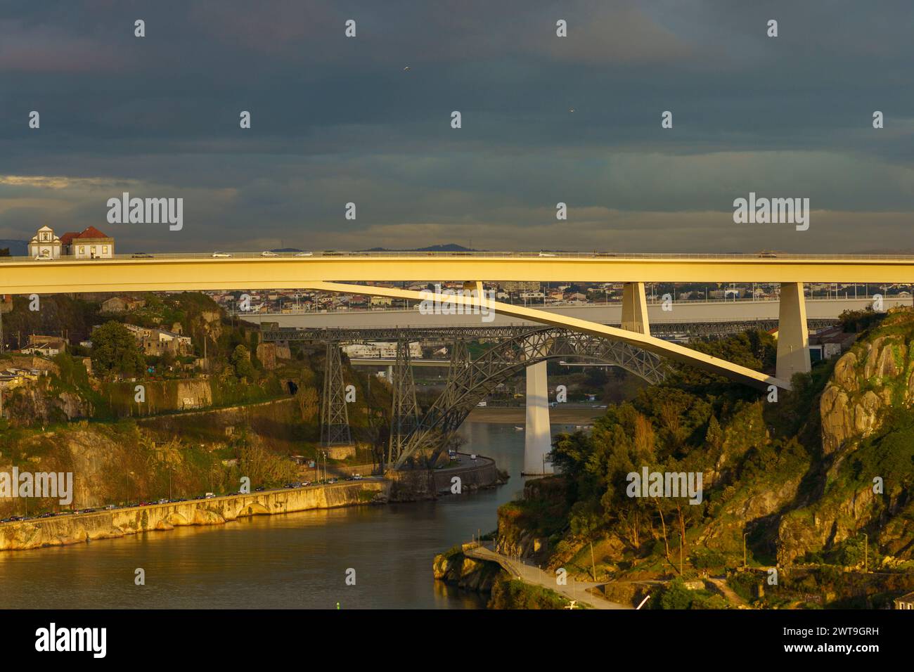Ville ponts architecture dans la belle et colorée ville de Porto, Portugal Banque D'Images