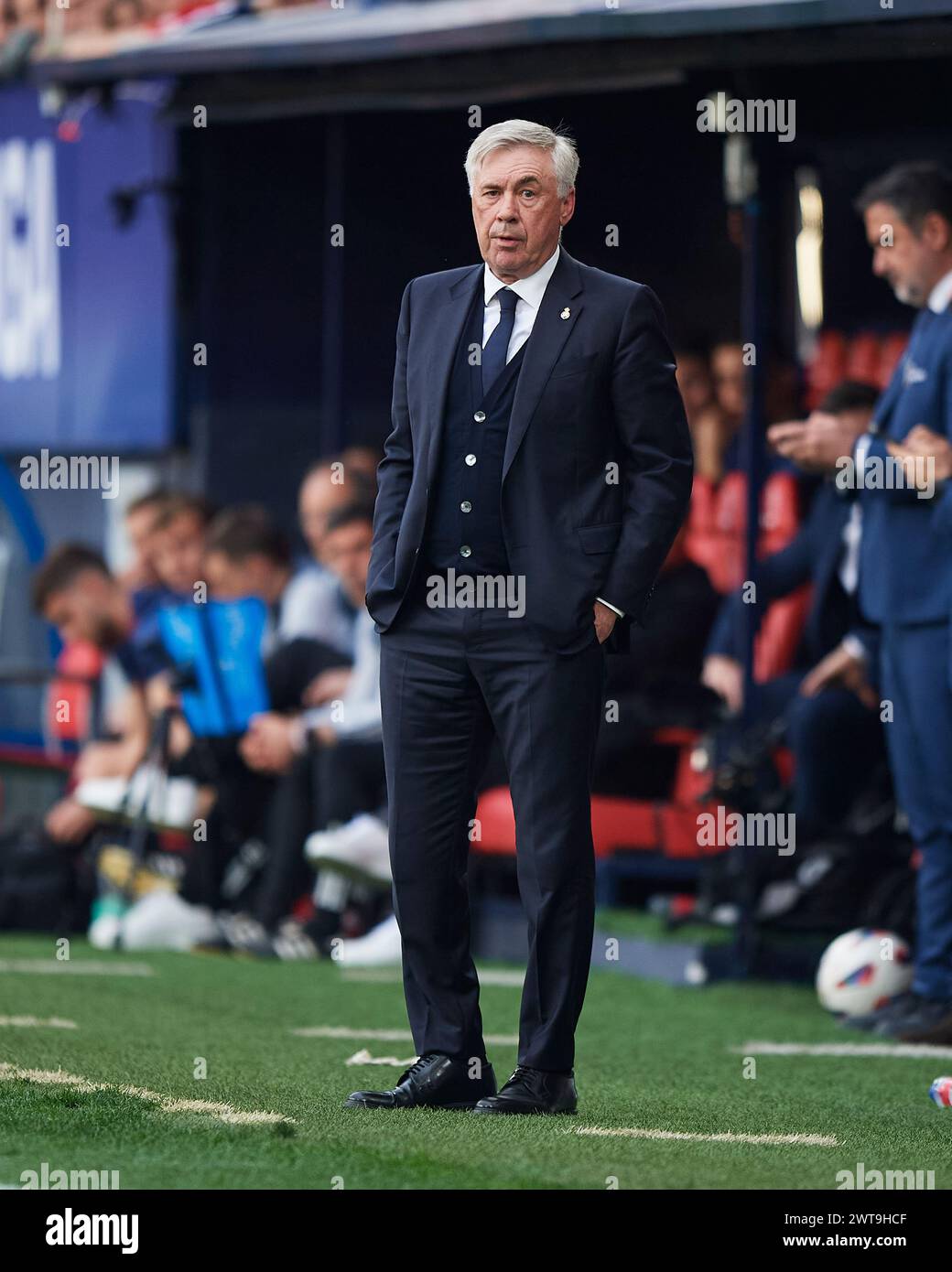 Carlo Ancelotti, entraîneur-chef du Real Madrid CF, se retrouve lors du match LaLiga EA Sports entre CA Osasuna et Real Madrid CF au stade El Sadar le 16 mars 2024, à Pampelune, en Espagne. Crédit : Cesar Ortiz Gonzalez/Alamy Live News Banque D'Images