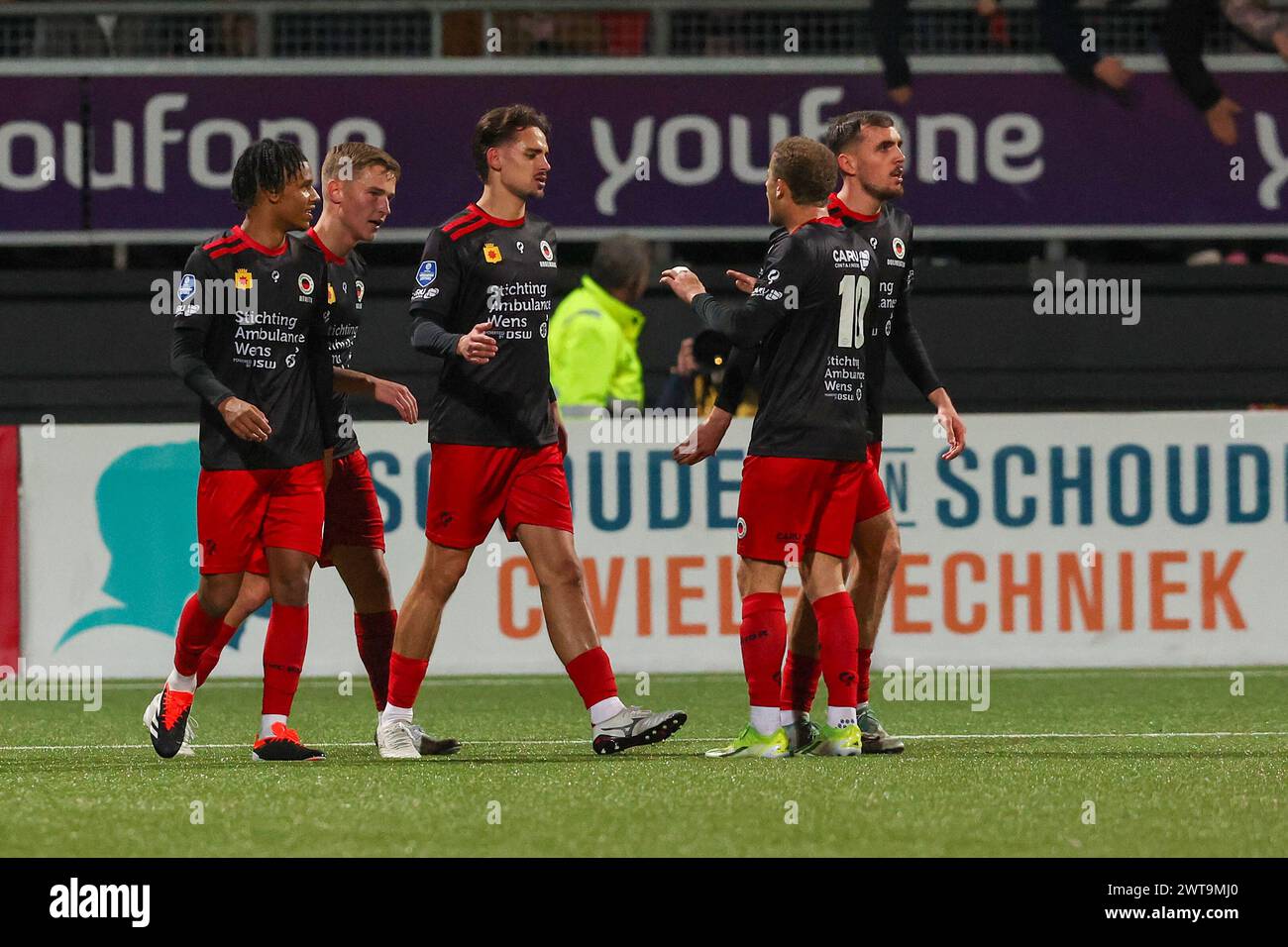 Rotterdam, pays-Bas. 16 mars 2024. ROTTERDAM, PAYS-BAS - 16 MARS : Siebe Horemans de l'Excelsior (milieu) célèbre le premier but de son équipe avec ses coéquipiers lors du match néerlandais Eredivisie entre l'Excelsior Rotterdam et le RKC Waalwijk au Van Donge & de Roo Stadion le 16 mars 2024 à Rotterdam, pays-Bas. (Photo de Ben Gal/Orange Pictures) crédit : Orange pics BV/Alamy Live News Banque D'Images