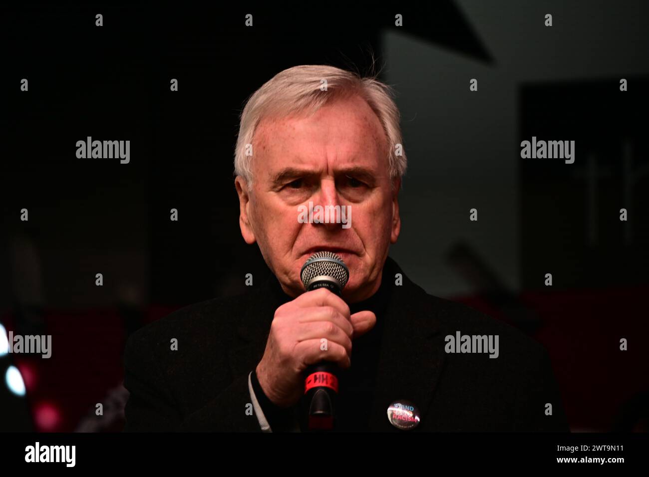 Londres, Royaume-Uni, 16 mars 2024. Le député travailliste John McDonnell lors de la manifestation de Londres et marche lors de la Journée anti-racisme des Nations Unies avec des marches organisées par Stand Up to Racism et soutenues par le TUC, les syndicats et les campagnes à Londres, Glasgow et Cardiff. Arrêtez l'islamophobie et l'antisémitisme. Manifester contre les groupes d'extrême droite "Stop à l'islamophobie, Stop à la sinophobie et à l'antisémitisme". Les réfugiés sont les bienvenus, arrêtez le Rwanda. Restauré la whip travailliste Diane Abbott. Racistes Tories Out, rassemblement devant le Home Office, marche vers Downing Street pour une fête de rue à Londres, au Royaume-Uni. Crédit : Voir Li/Picture Capital/Alamy Live News Banque D'Images