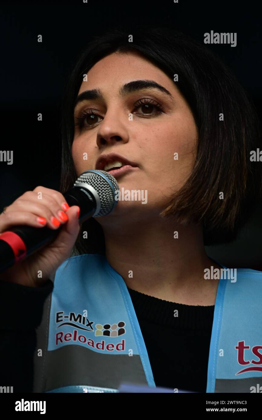 Londres, Royaume-Uni, 16 mars 2024. La Secrétaire générale de la TSSA, Maryam Eslamdoust, est une union politique anglo-iranienne qui a participé à la manifestation de Londres et qui a défilé lors de la Journée anti-racisme des Nations Unies avec des marches organisées par Stand Up to Racism et soutenues par le TUC, les syndicats et les campagnes à Londres, Glasgow et Cardiff. Arrêtez l'islamophobie et l'antisémitisme. Manifester contre les groupes d'extrême droite "Stop à l'islamophobie, Stop à la sinophobie et à l'antisémitisme". Les réfugiés sont les bienvenus, arrêtez le Rwanda. Restauré la whip travailliste Diane Abbott. Racistes Tories Out, rassemblement devant le Home Office, marche vers Downing Street pour une fête de rue à Londres, au Royaume-Uni. Banque D'Images