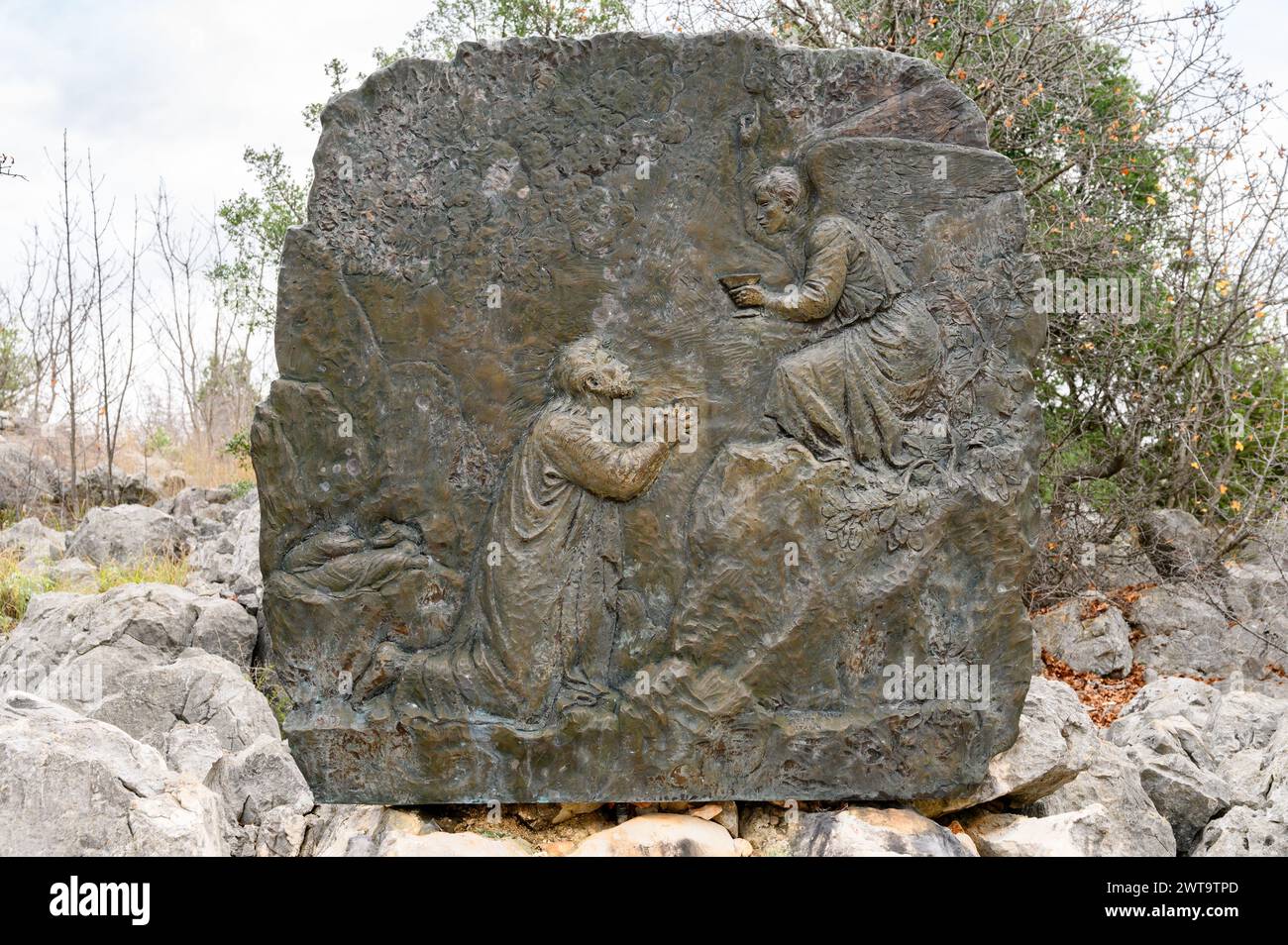 L’agonie de Jésus dans le jardin – premier mystère douloureux du Rosaire. Sculpture en relief sur le mont Podbrdo (la colline des apparitions) à Medjugorje. Banque D'Images