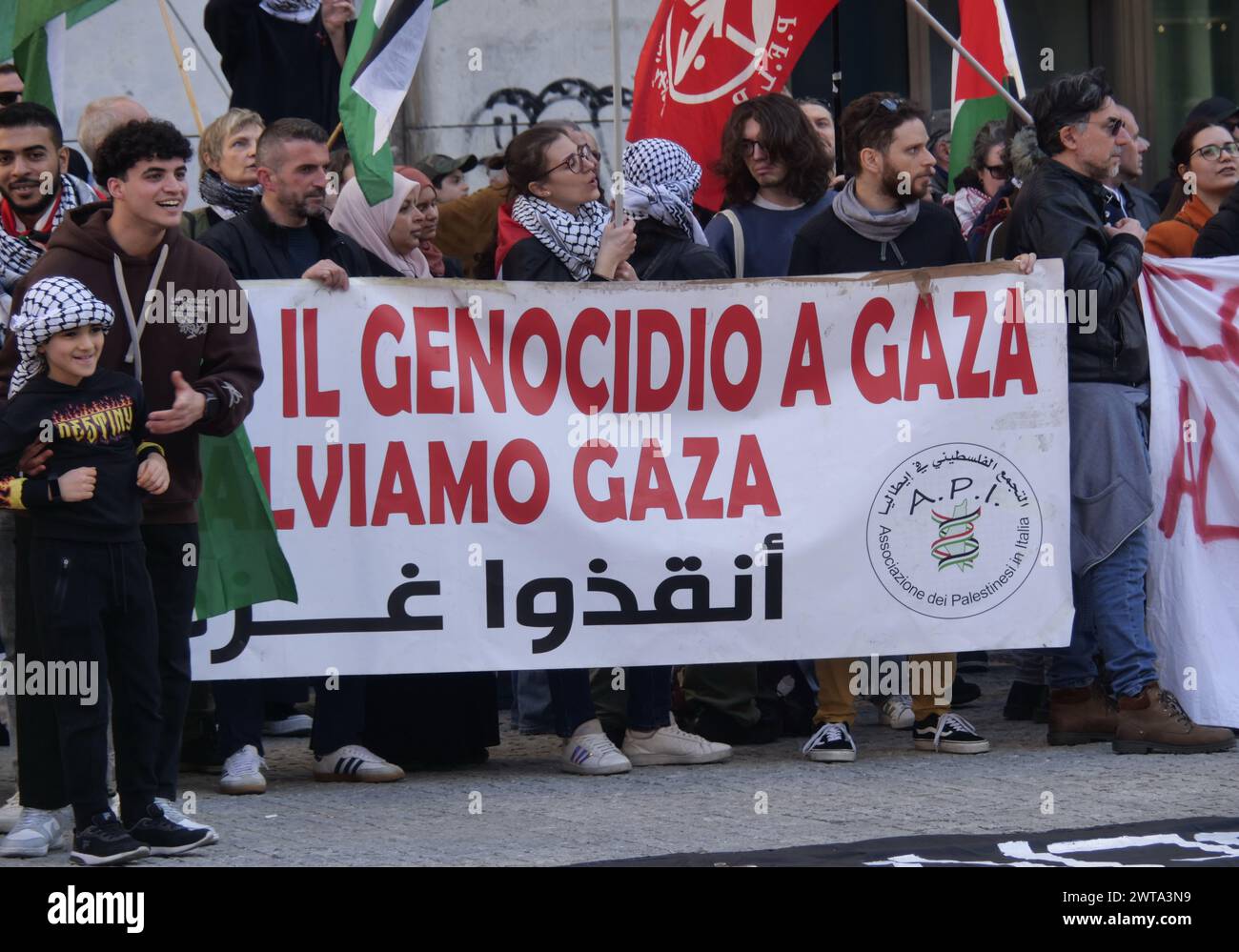 Milan, Italie. 16 mars 2024. Manifestation de solidarité avec le peuple palestinien sur la Piazza San Babila, Milan, contre la guerre dans la bande de Gaza crédit : Independent photo Agency/Alamy Live News Banque D'Images