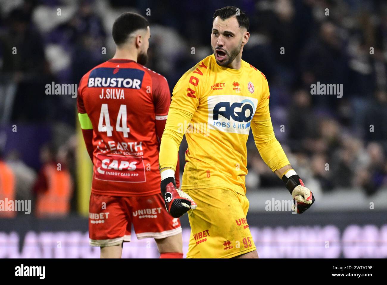 Bruxelles, Belgique. 16 mars 2024. Le gardien de but de Kortrijk, Lucas Pirard, célèbre après avoir remporté un match de football entre le RSC Anderlecht et le KV Kortrijk, samedi 16 mars 2024 à Bruxelles, le dernier jour (30/30) de la première division 'Jupiler Pro League' 2023-2024 du championnat belge. BELGA PHOTO LAURIE DIEFFEMBACQ crédit : Belga News Agency/Alamy Live News Banque D'Images